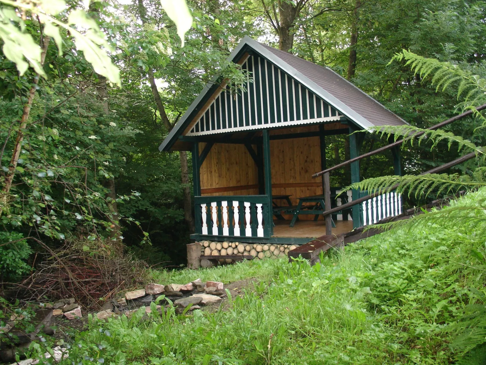 Charmantes, traditionelles Holzhaus-Buiten