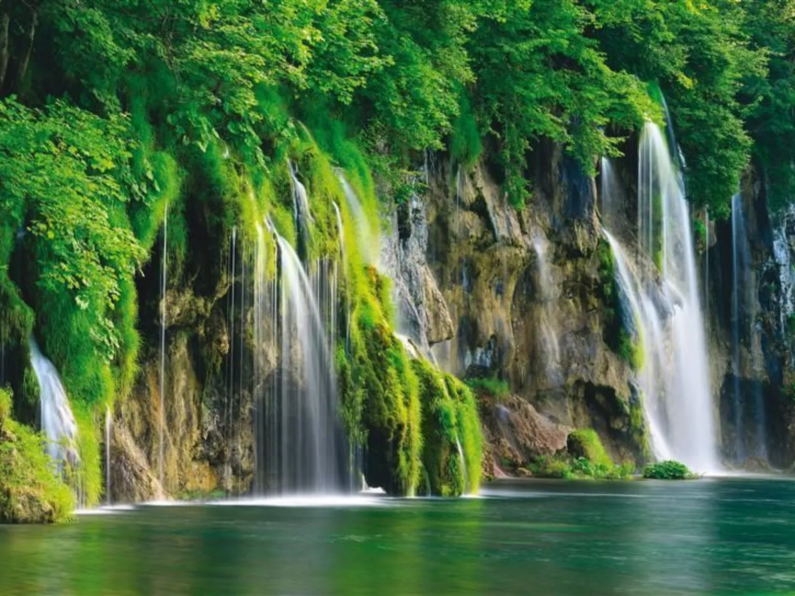 Luxuriöse Villa mit Schwimmbad und großem Garten-Image-tags.info