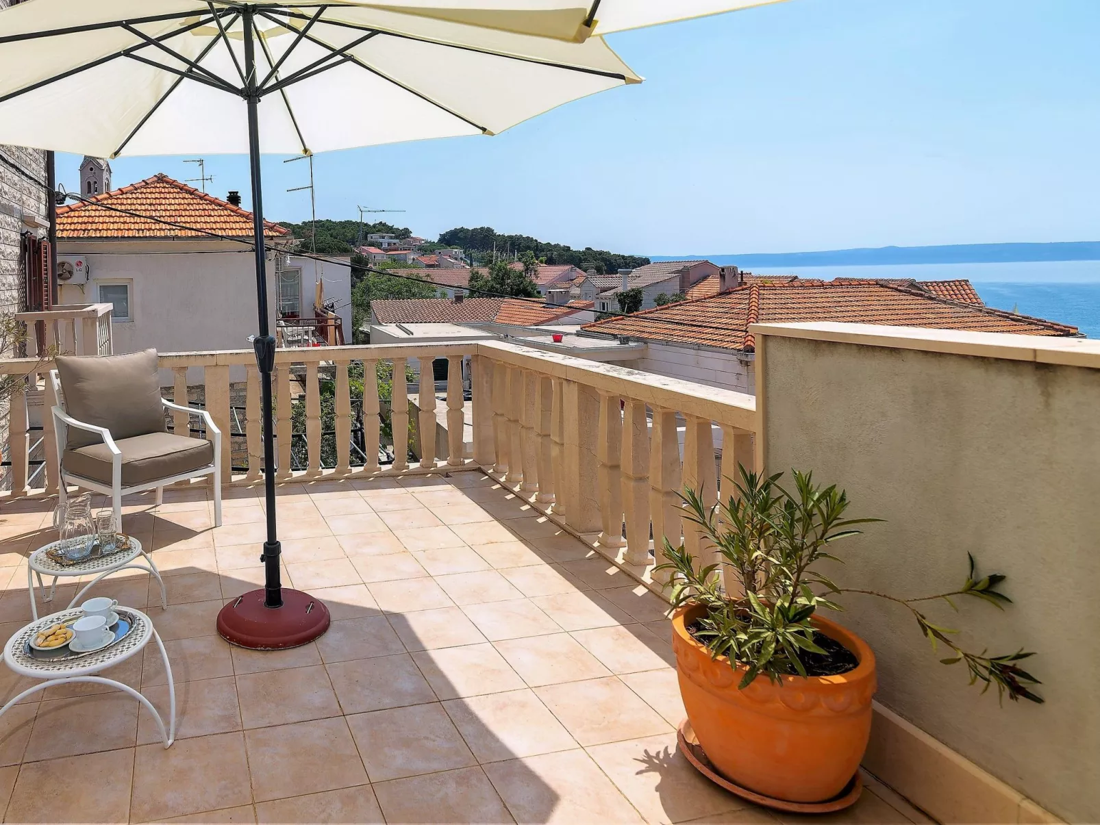 Ferienvilla "Laurus" mit Blick auf das Wasser-Buiten