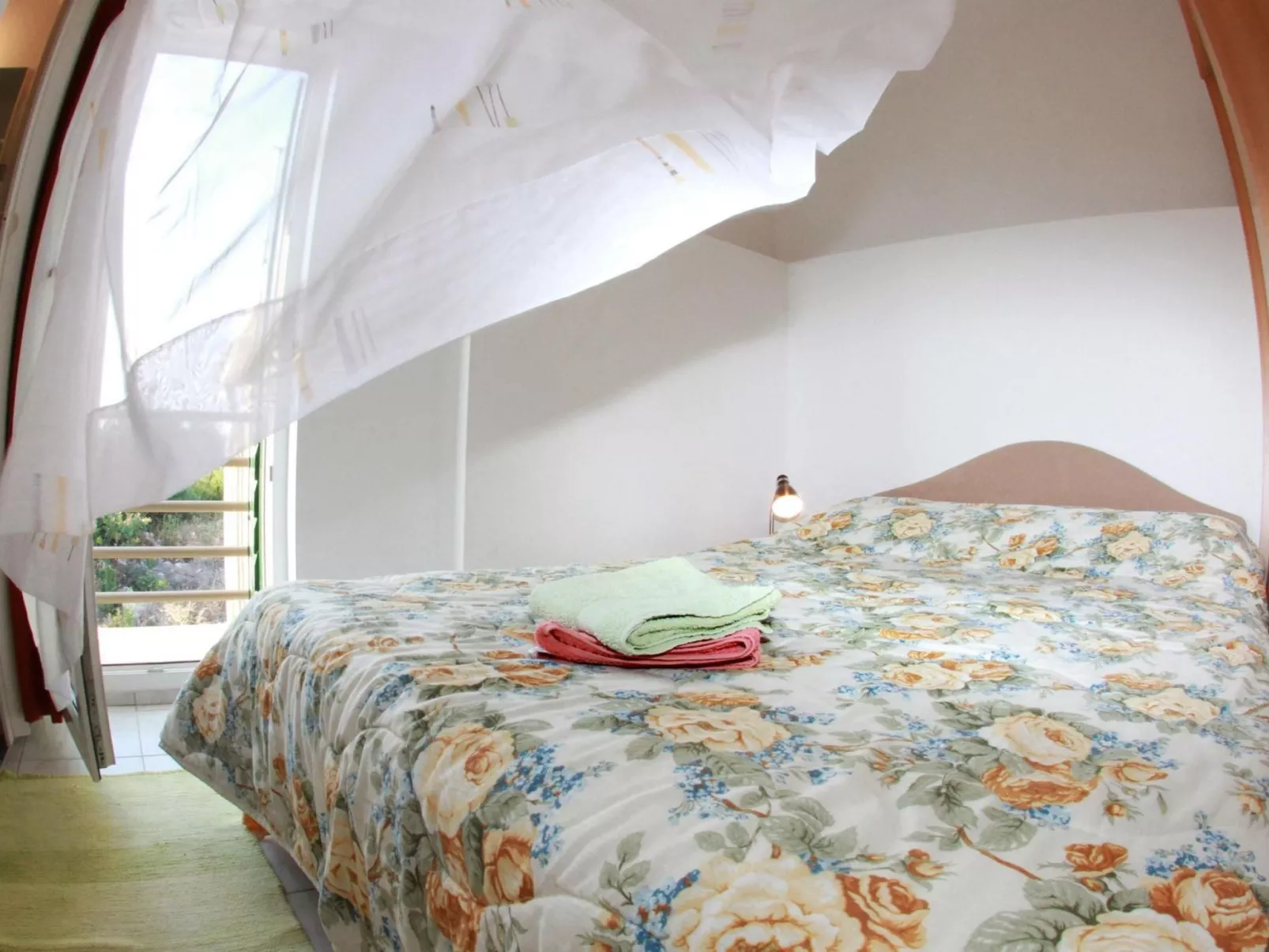 Geräumige Ferienvilla mit Pool und Meerblick-Binnen