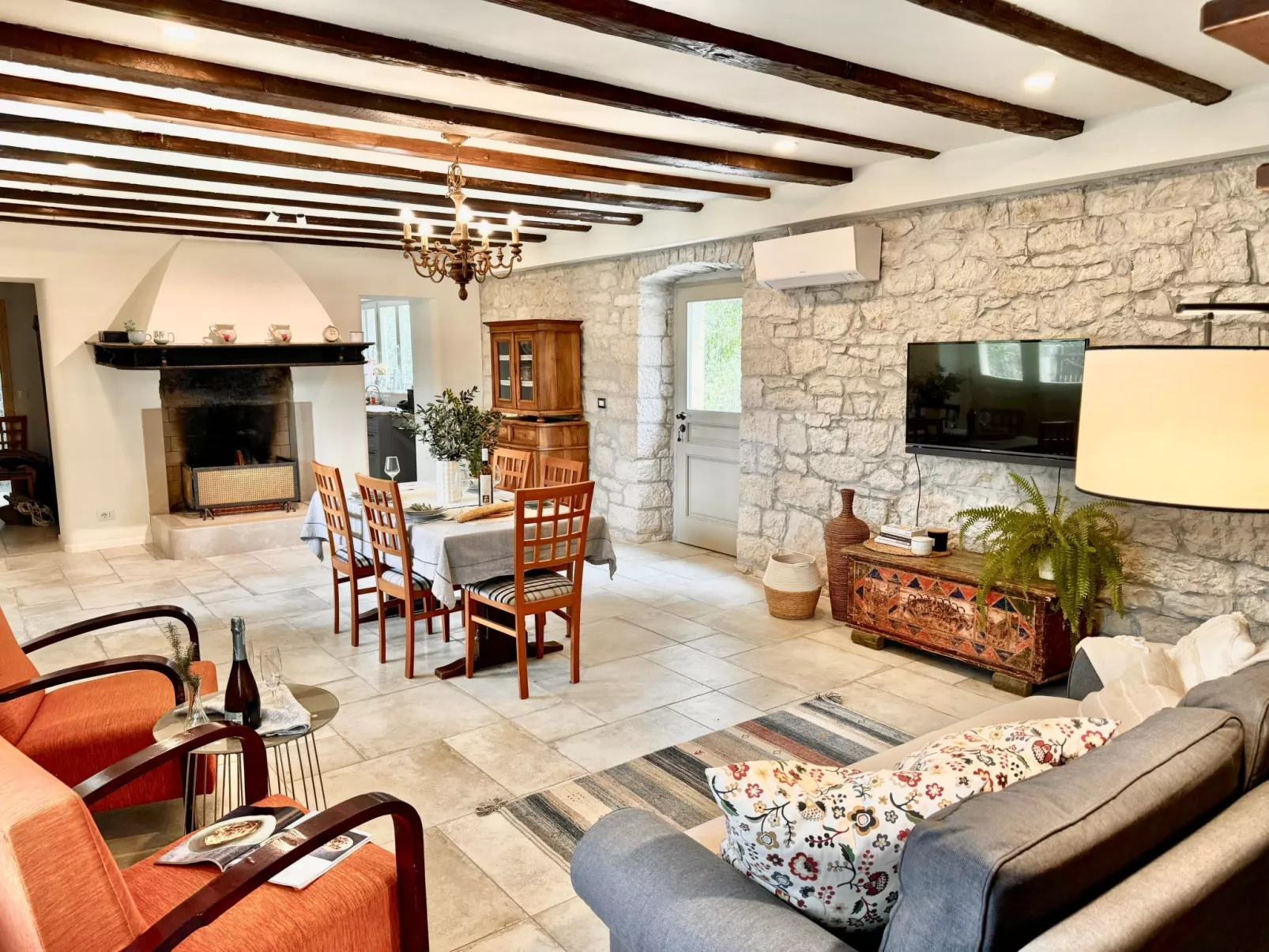 Ferienvilla mit Garten, Grill und Terrasse-Binnen