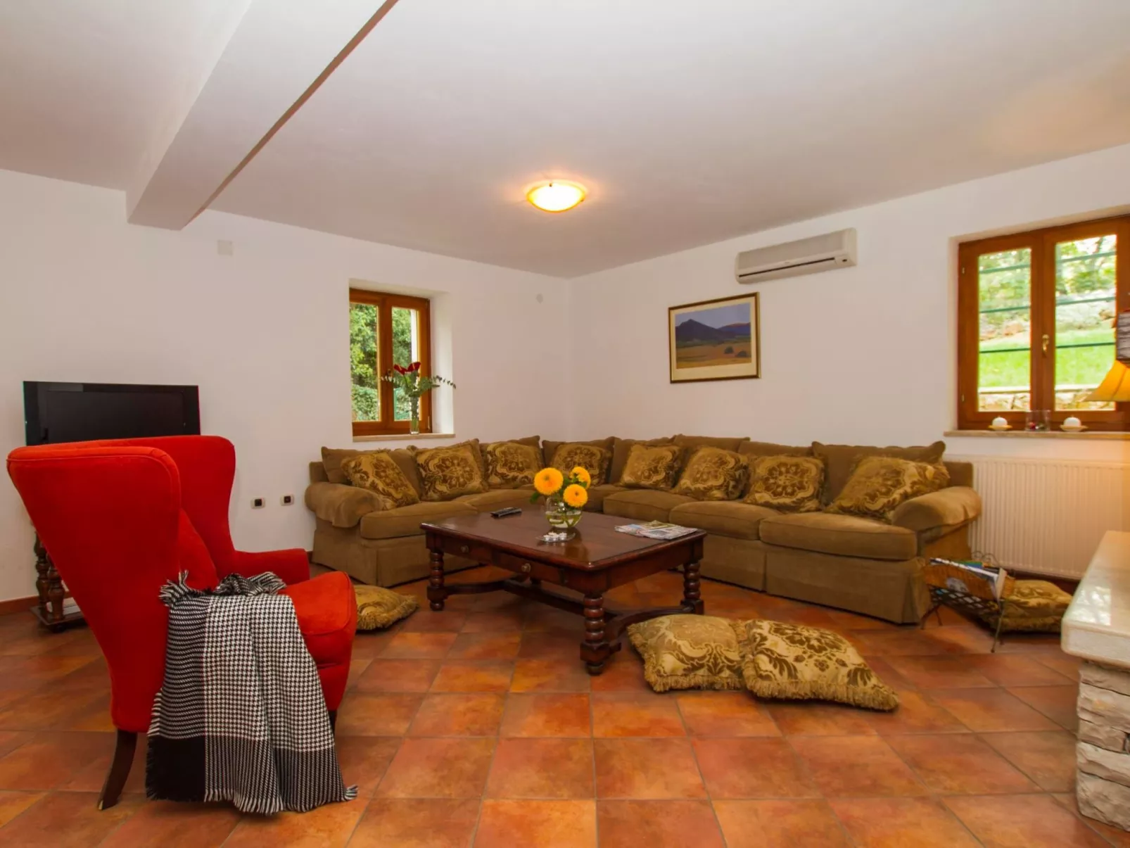 Familiäre 5-Schlafzimmer-Villa mit Gemeinschaftspools-Binnen