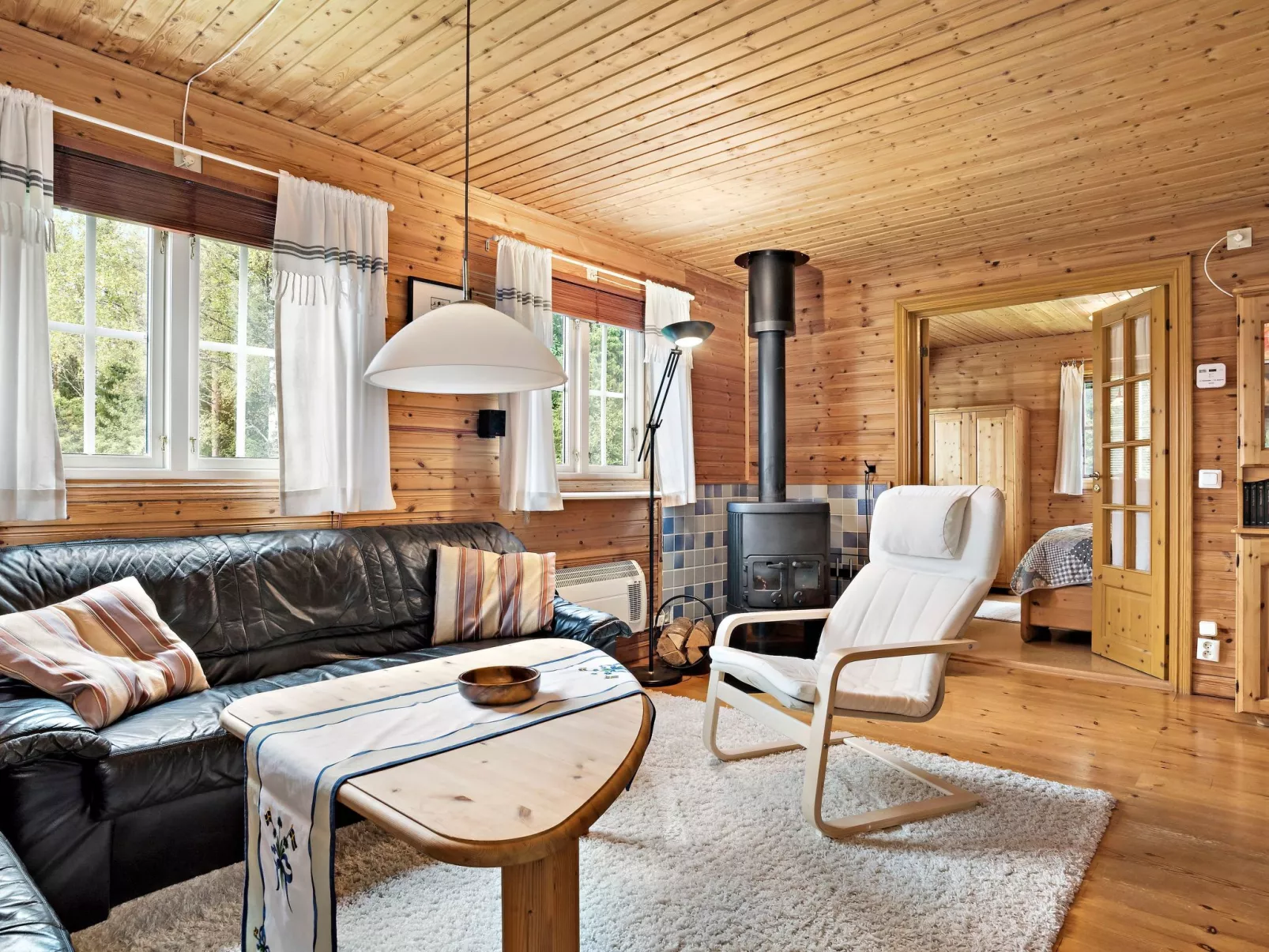 Idyllisch gelegenes, ebenerdiges Haus mit Terrasse