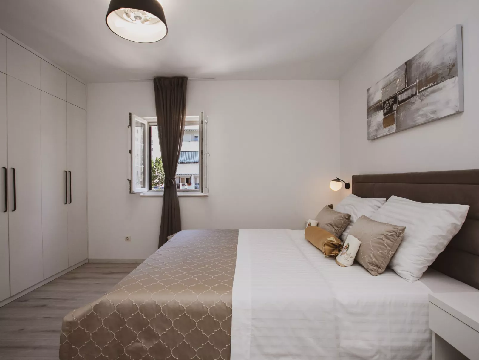 Luxuriöses Ferienhaus Lucija mit Jacuzzi-Binnen