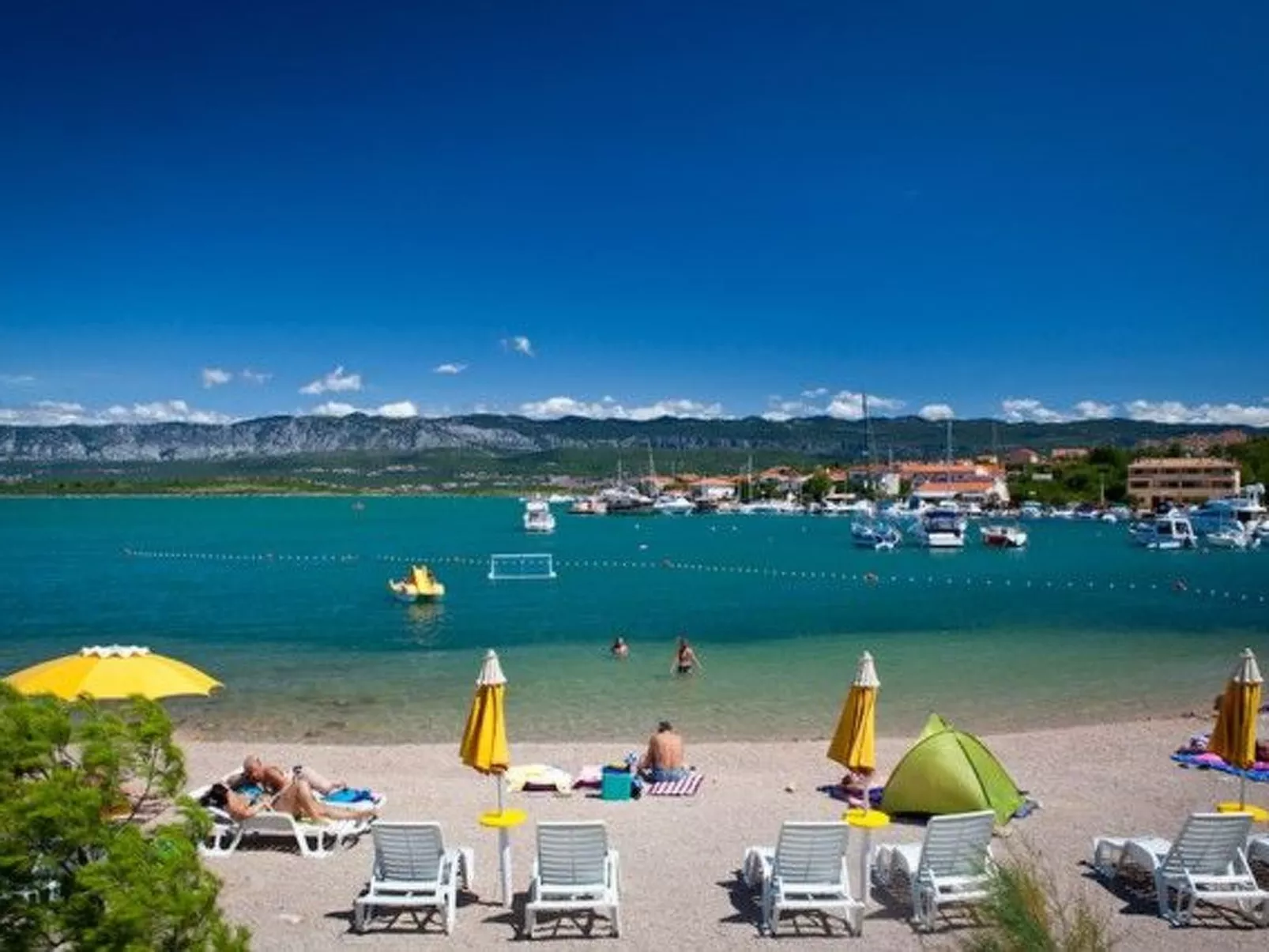 Große Wohnung in Klimno mit Möbliertem Balkon-Buiten