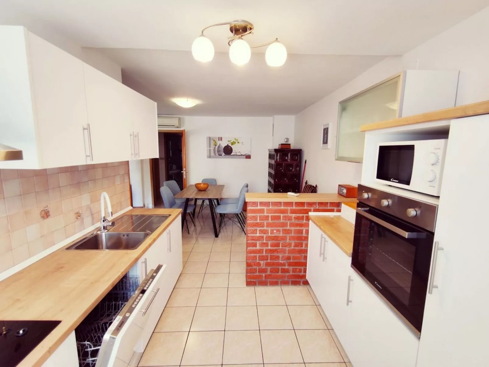 "Jela" mit Terrasse-Binnen