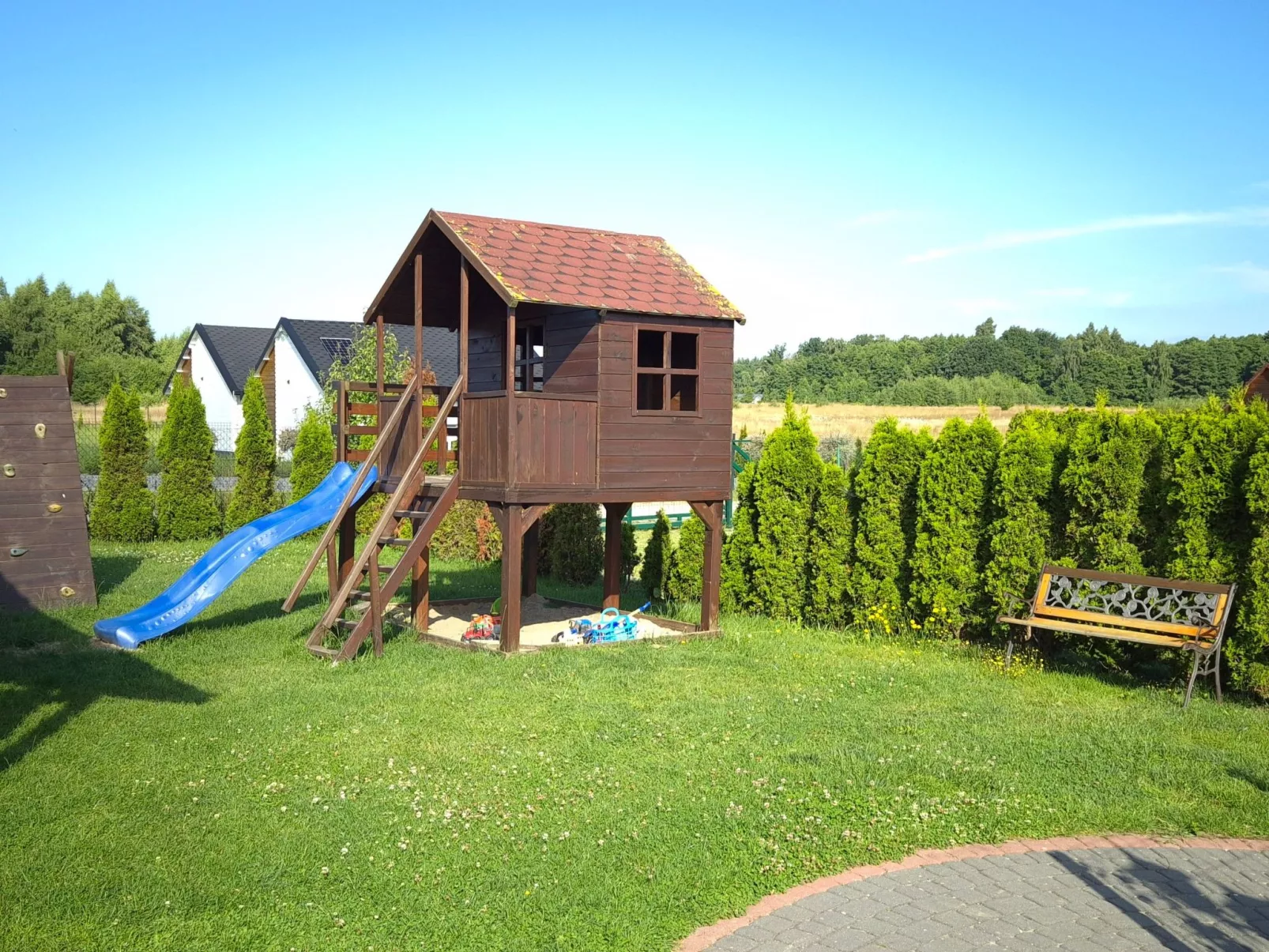 Mit Schwimmbad-Buiten