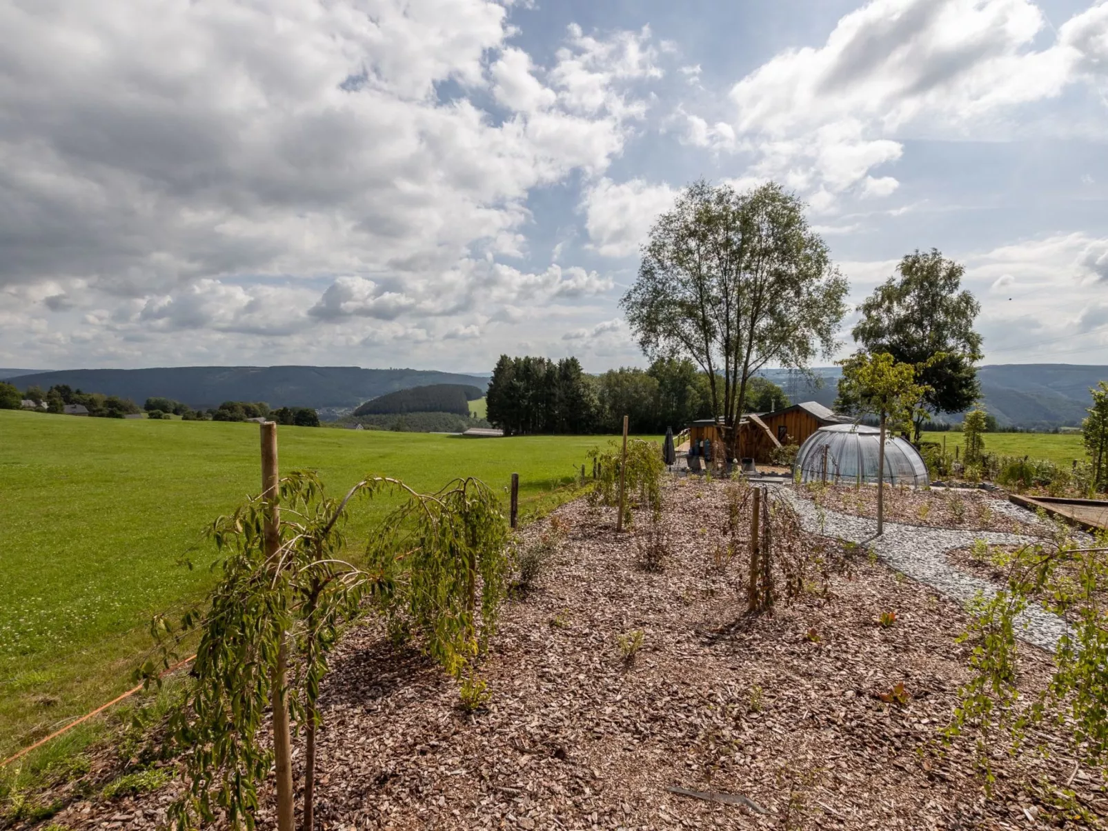 Landhaus mit Hallenbad-Buiten