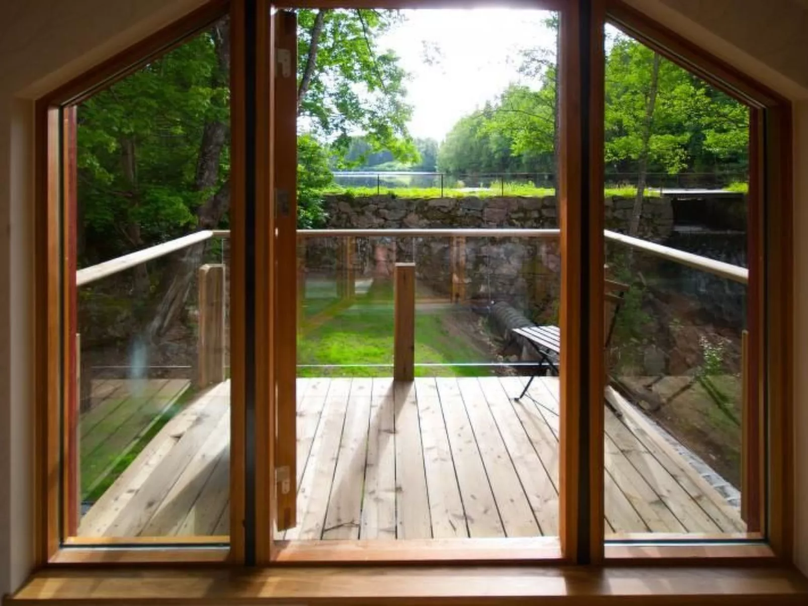 Direkt am See gelegen-Buiten