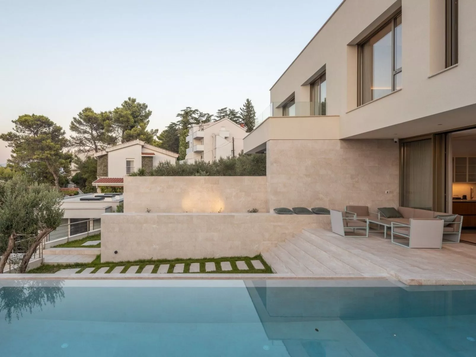 Luxuriöse Villa Aqua-Buiten