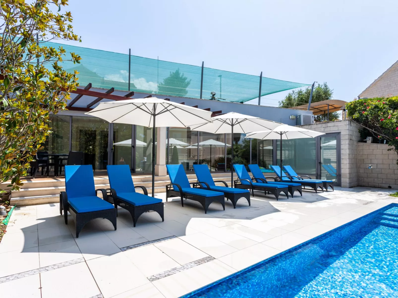 Geräumige Wohnung mit Meerblick vom Sonnenbalkon-Buiten