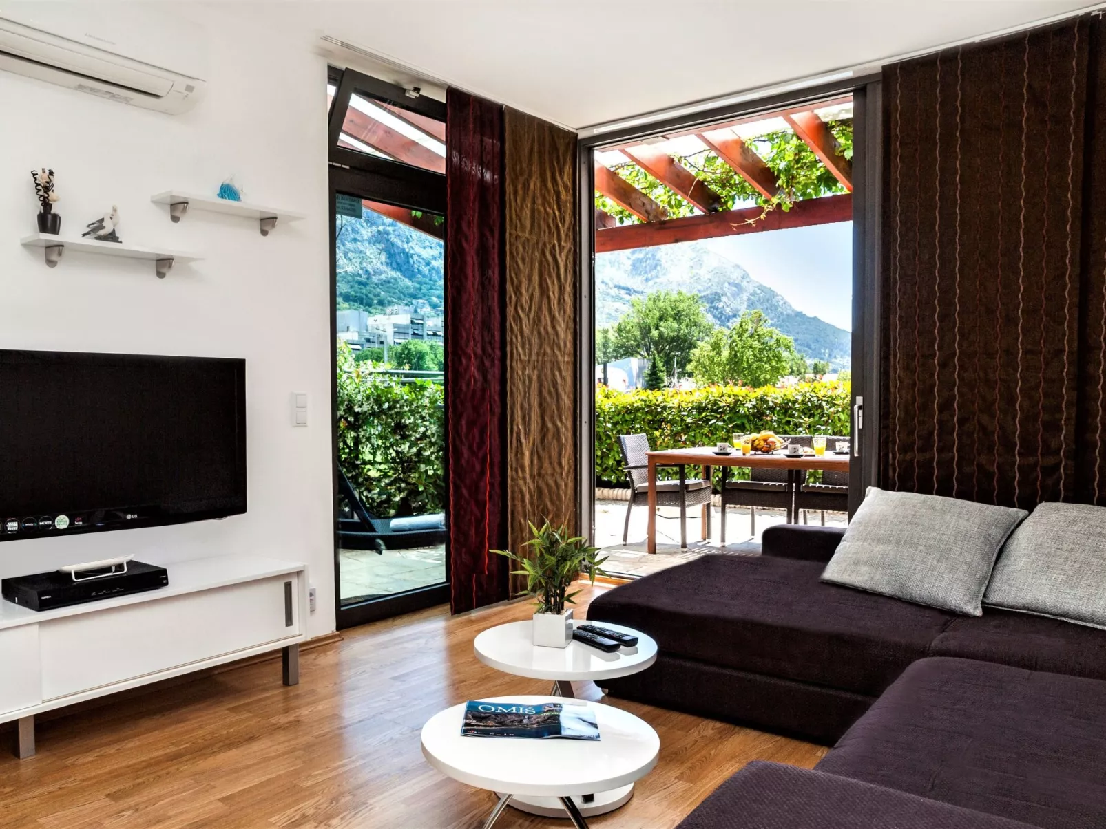 Ein luxuriöses Apartment in der Nähe des Zentrums, am Flussufer-Binnen