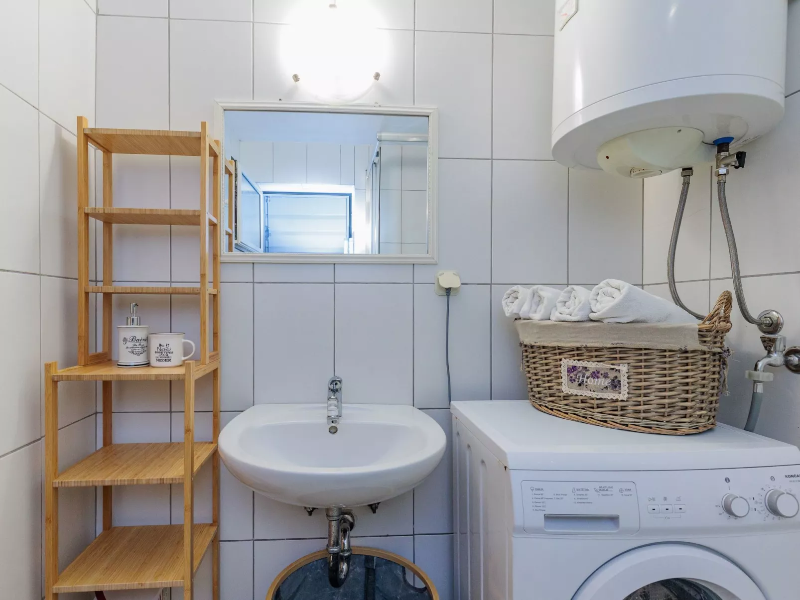 Traditionelles Steinhaus am Meer in Preko-Binnen