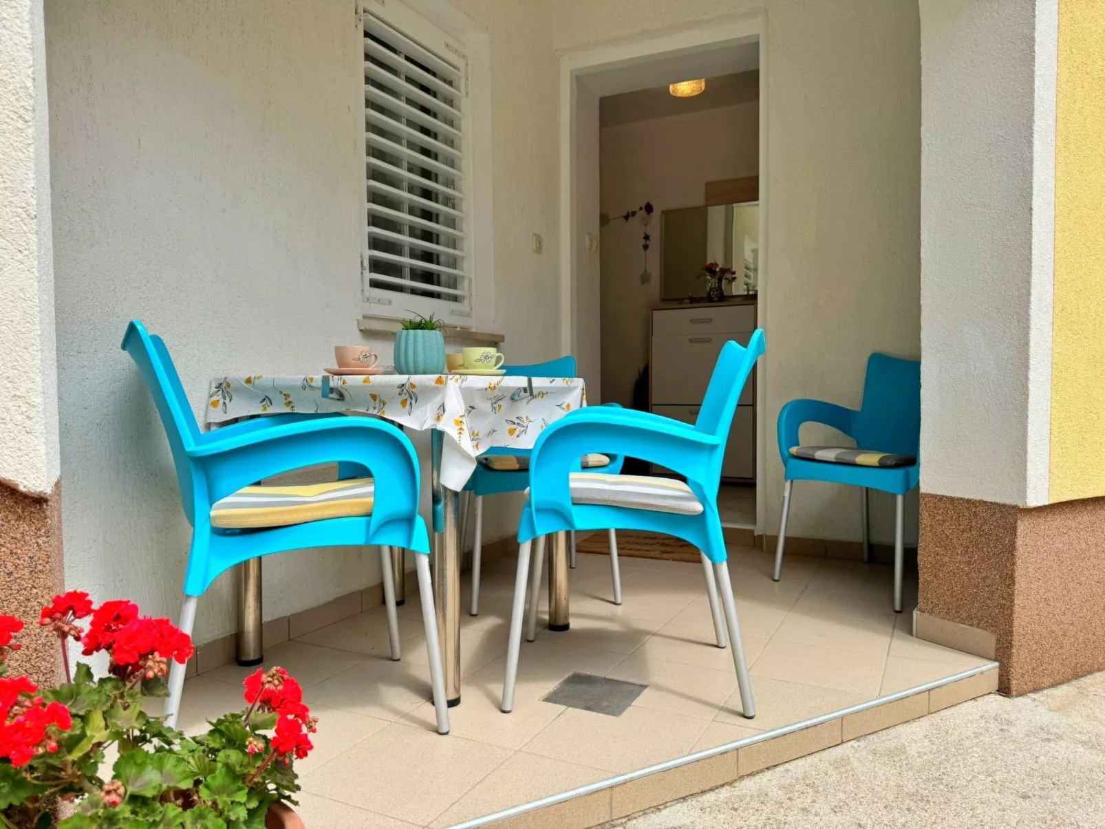 Apartment Car-Buiten