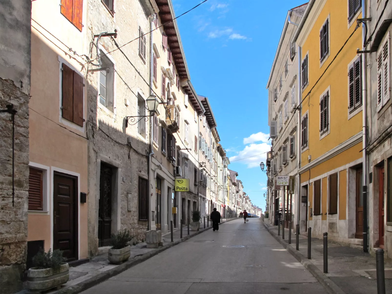Elegante und komfortable Villa mit Salzwasserpool, Whirlpool und Sauna, umgeben-Omgeving