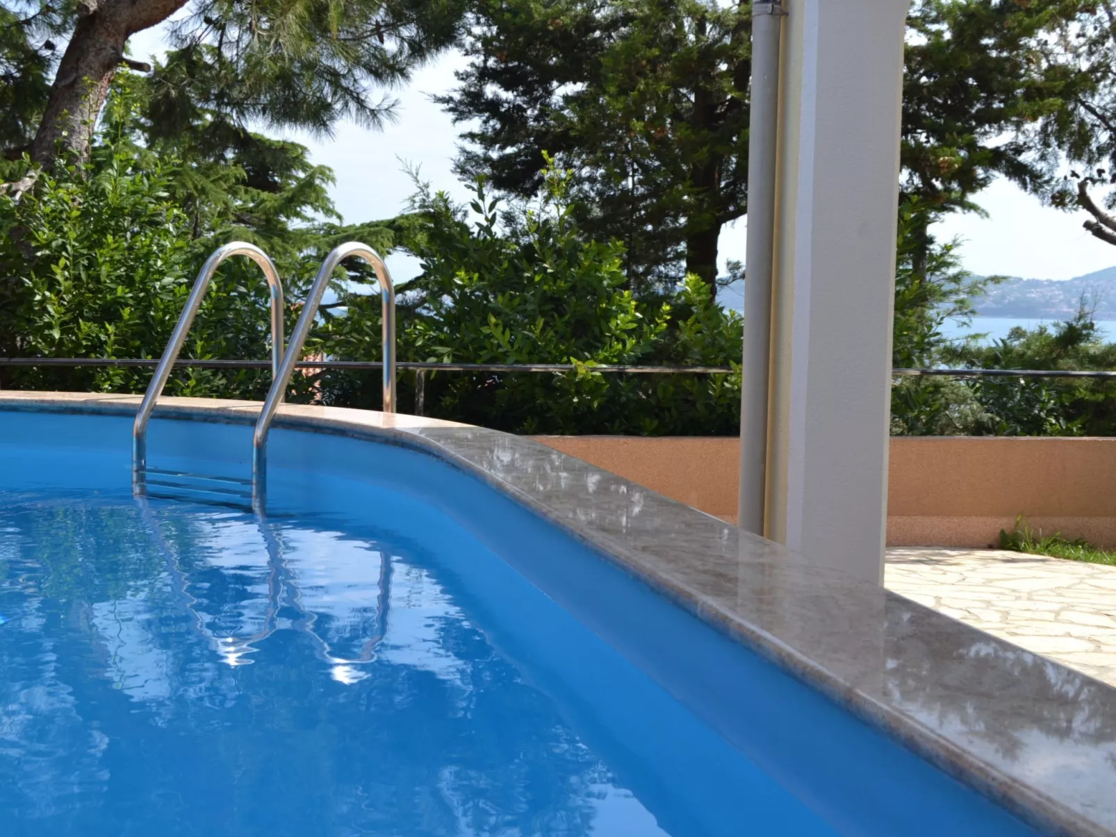 Villa del Golfo, Apartement mit Garten und Pool-Image-tags.info