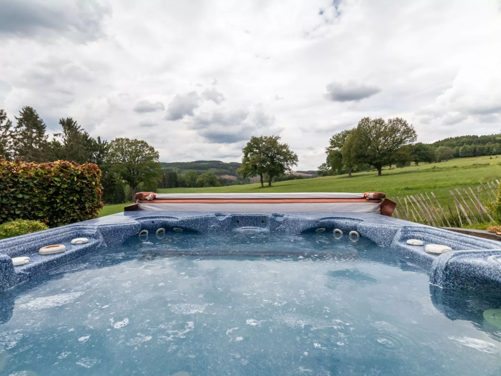 Villa "Spineux" Schwimmbäder/Whirlpool/Sauna 11pers-Buiten