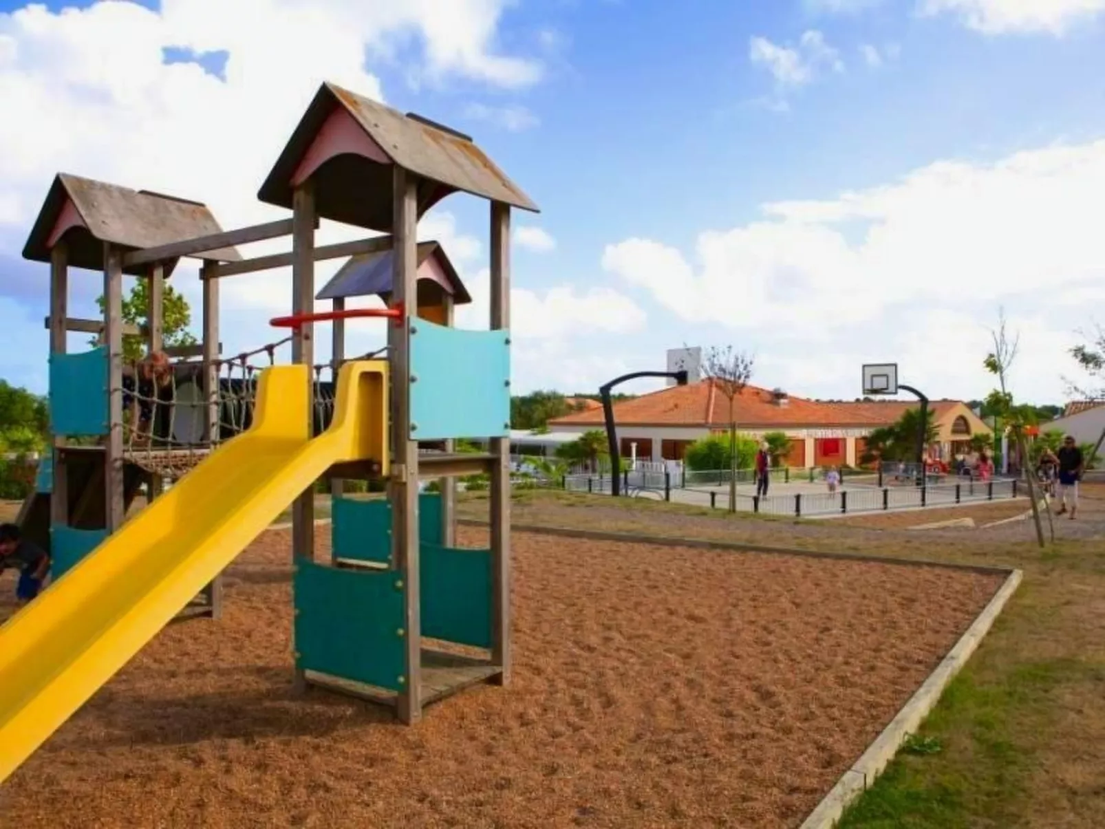 "Acacia" mit eigenem Pool-Buiten