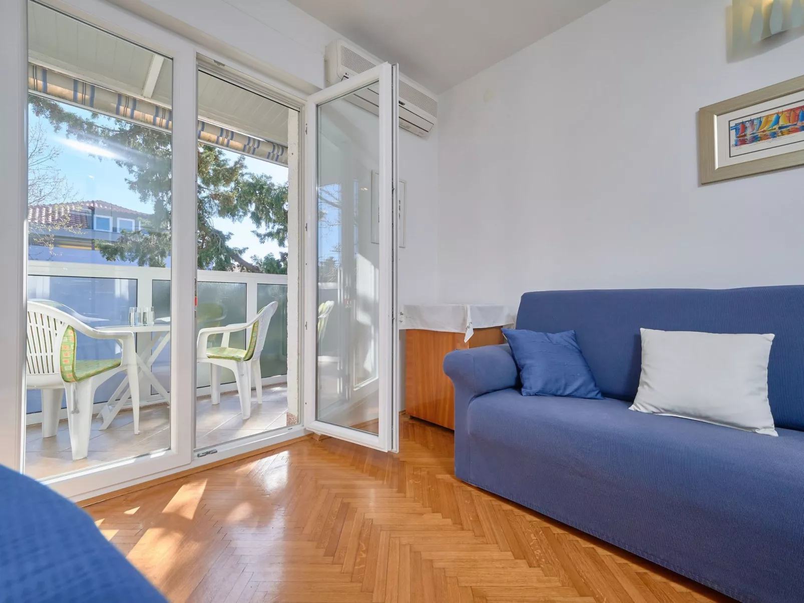 Andrea mit Stadtblick-Binnen