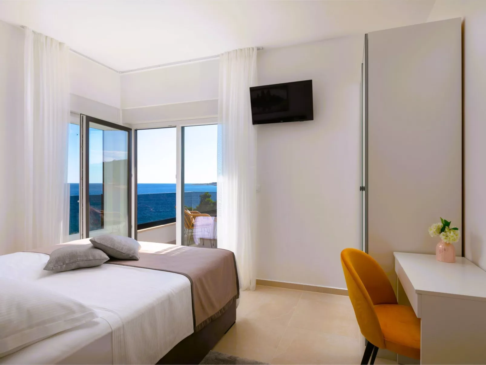 Luxuriöse Villa Dolce Vita direkt am Meer mit privatem Pool und Parkplatz-Binnen