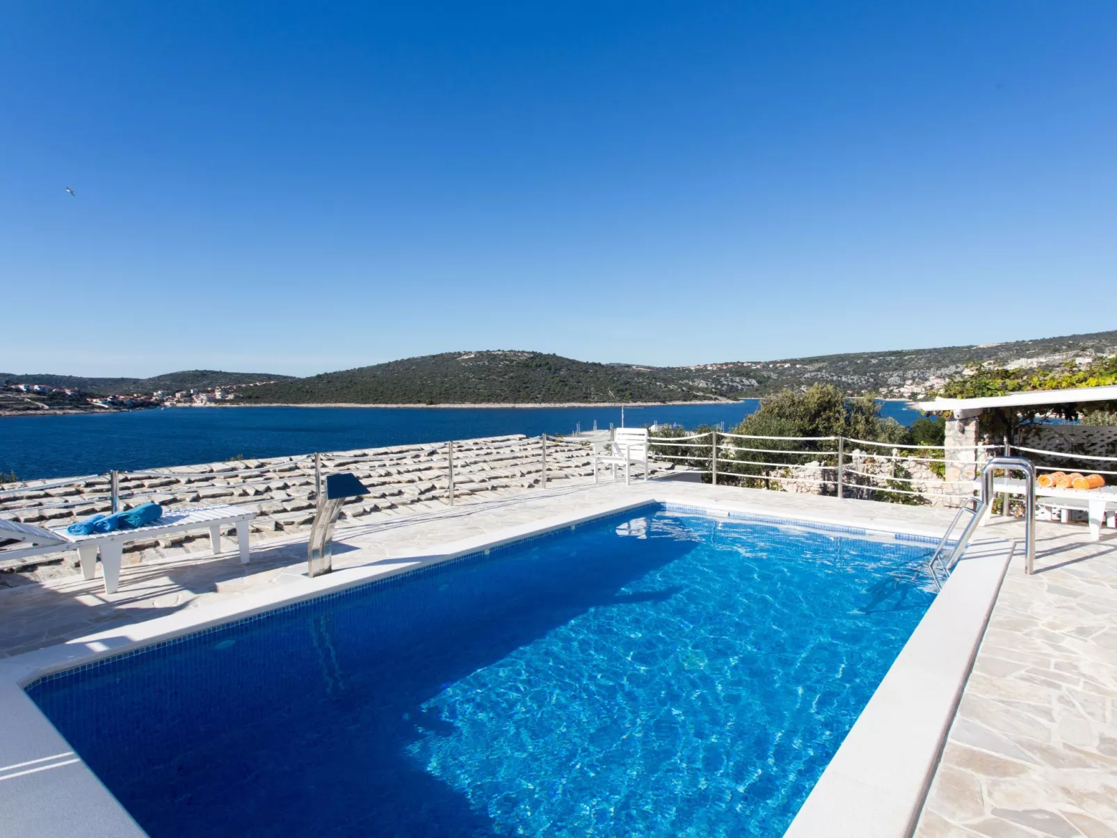 In Sevid mit Gemeinsamer Terrasse und Meerblick-Buiten