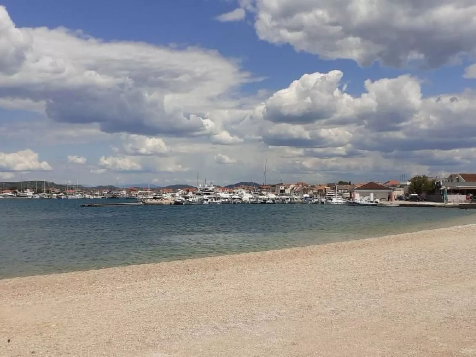 Strandappartement Ana mit Meerblick, Garten, Grillplatz - Buiten