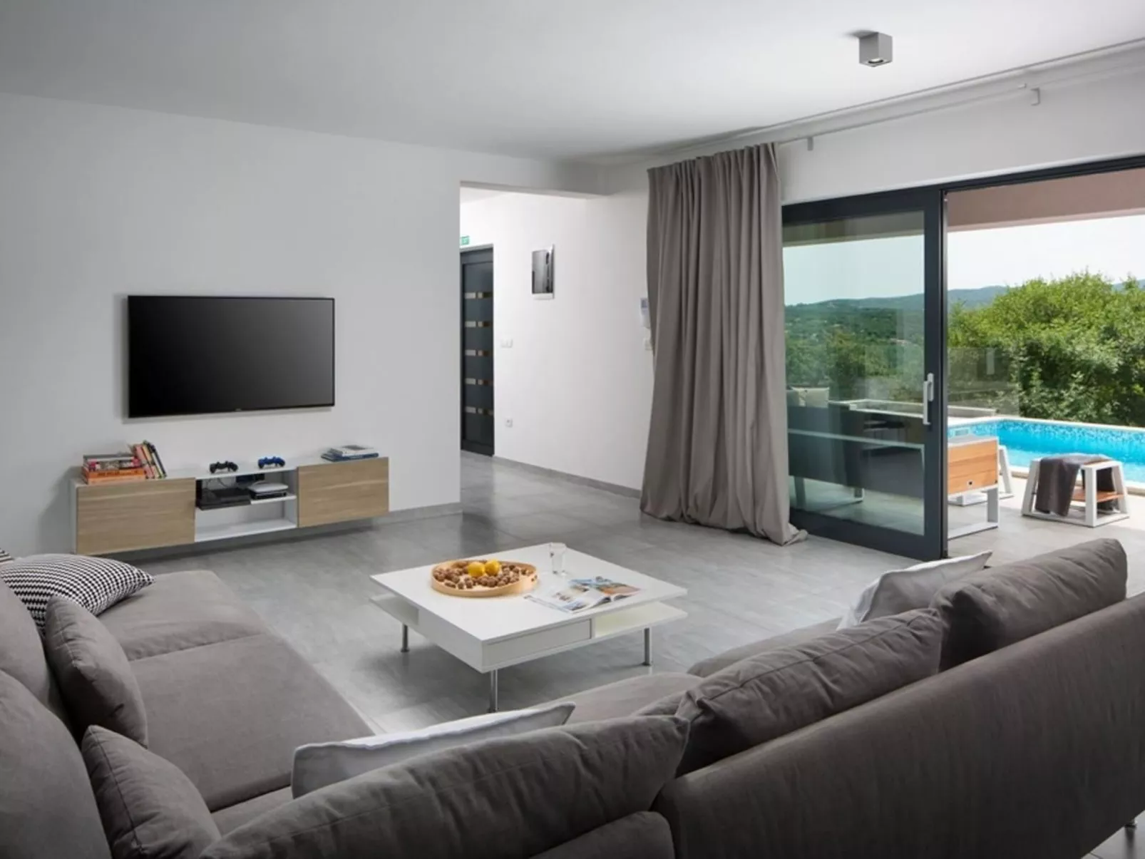 Moderne Villa Arsia mit Pool, gelegen in der Nähe von Labin-Binnen