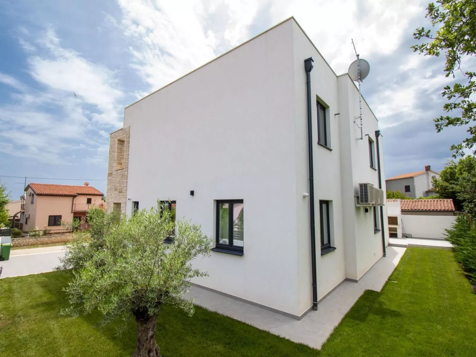 Schöne Villa im Dorf Ližnjan-Image-tags.info