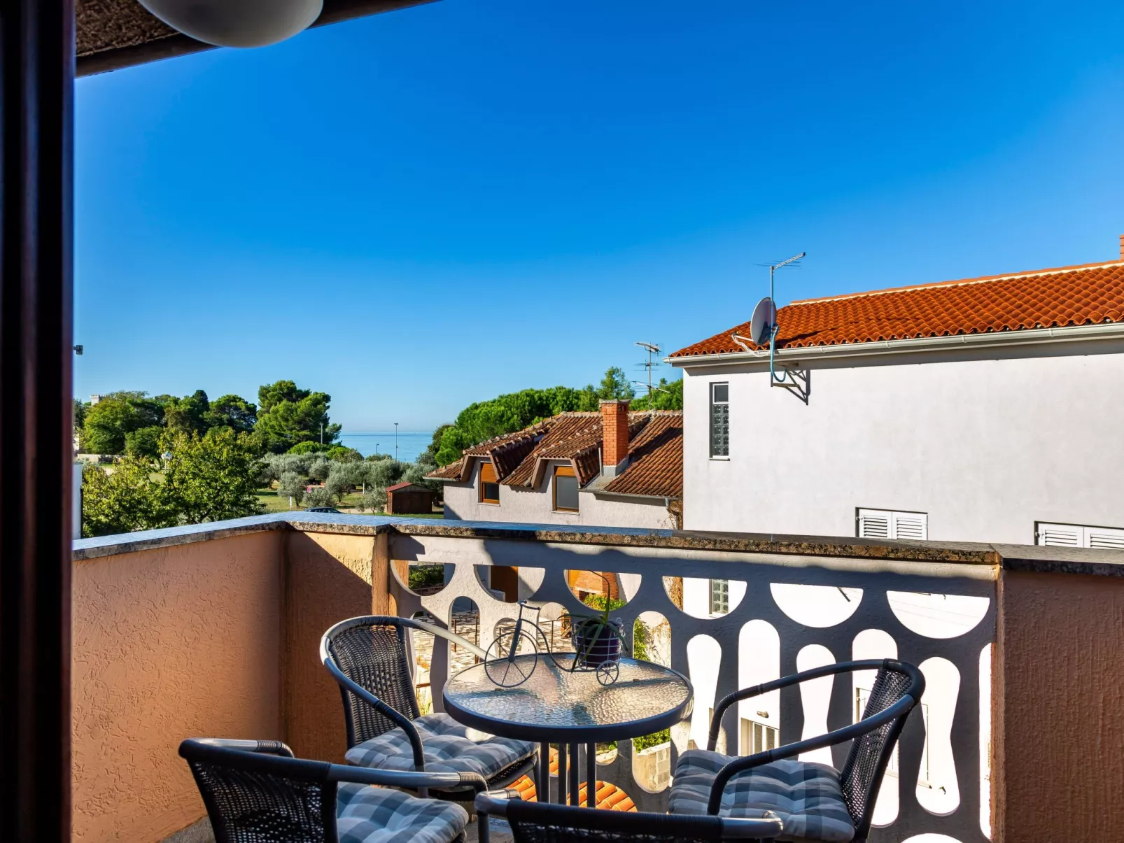 Ferienappartement Edi mit zwei Balkonen-Buiten