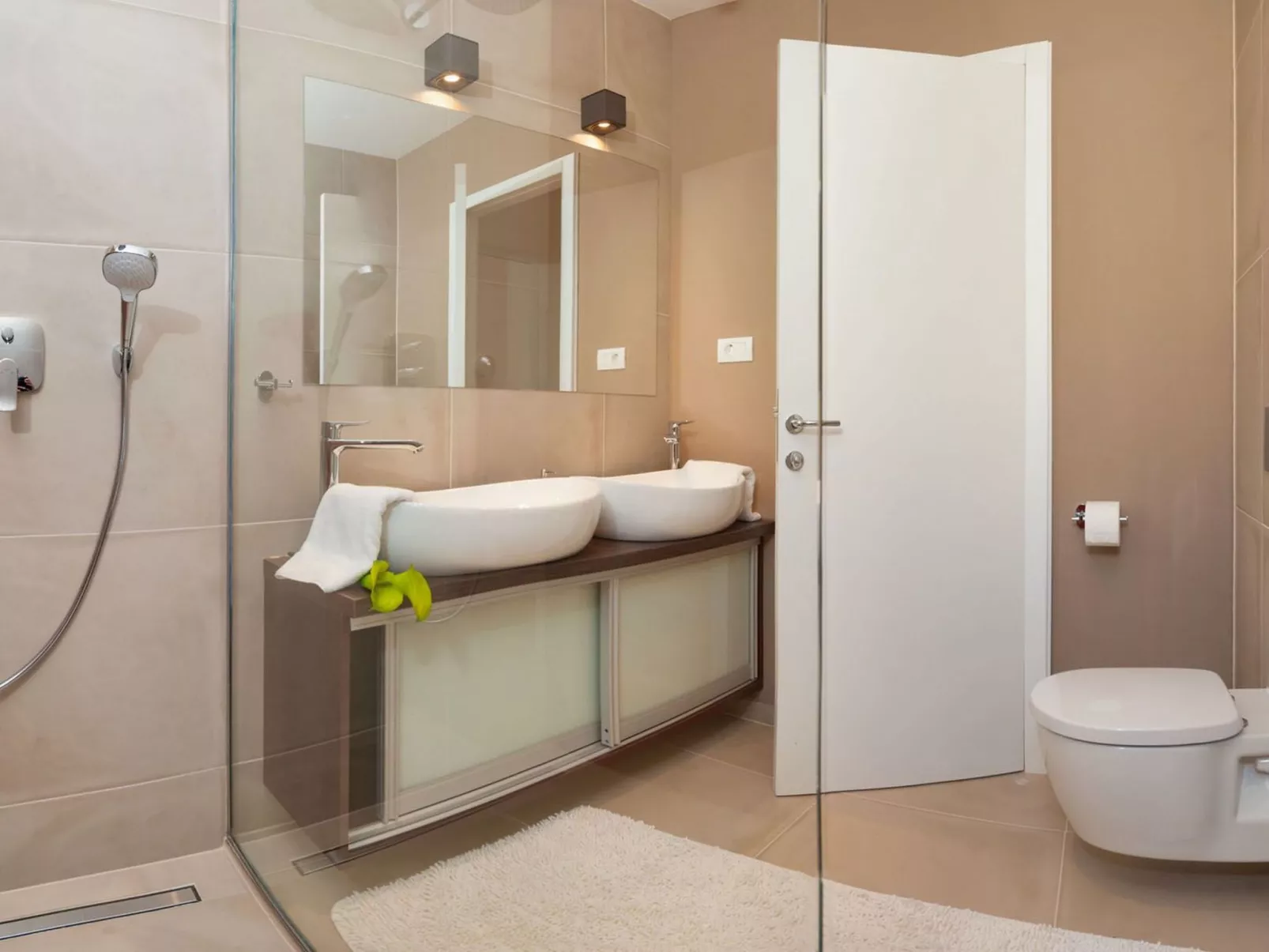 Luxuriöse Villa Rose am Strand mit Pool-Binnen