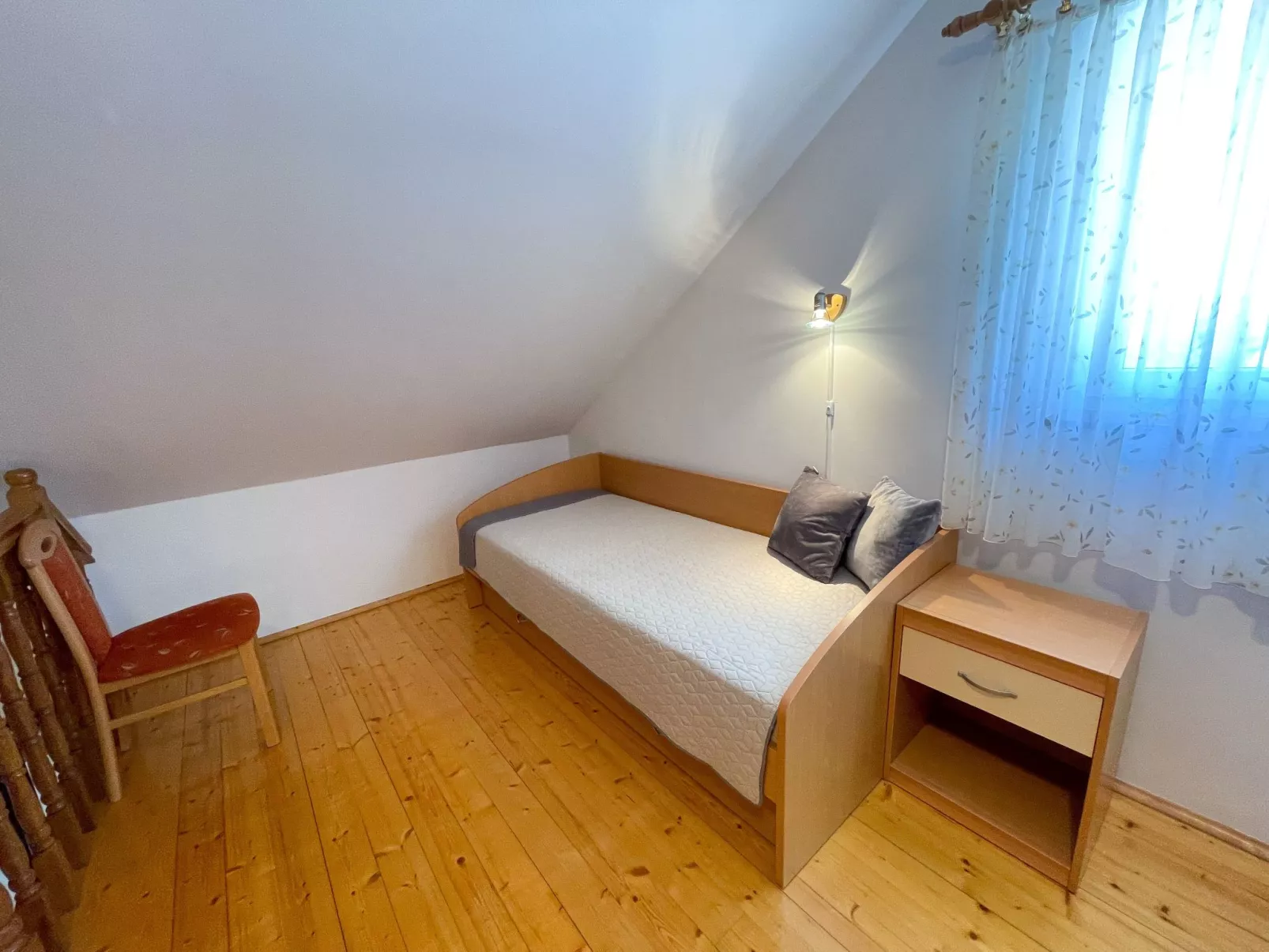 Wohnung in Jadranovo mit Grill, gemeinschaftlichem Pool und Terrasse - Binnen