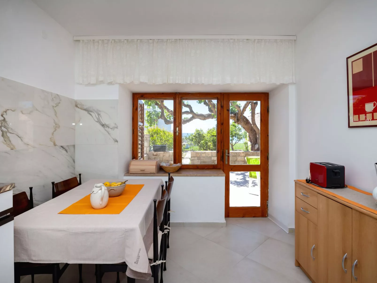 Maric mit Terrasse und Balkon-Image-tags.info