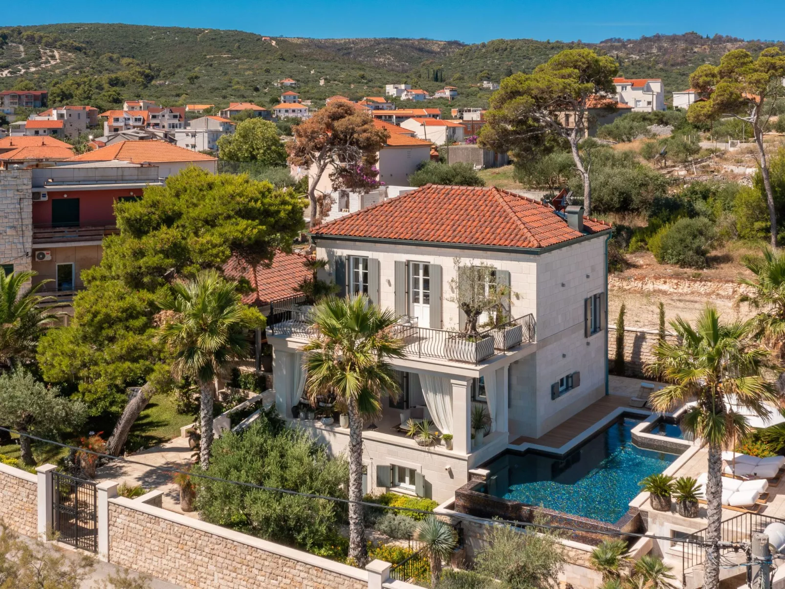 Villa L'orizzonte mit Außenküche in der Nähe von Trogir-Buiten