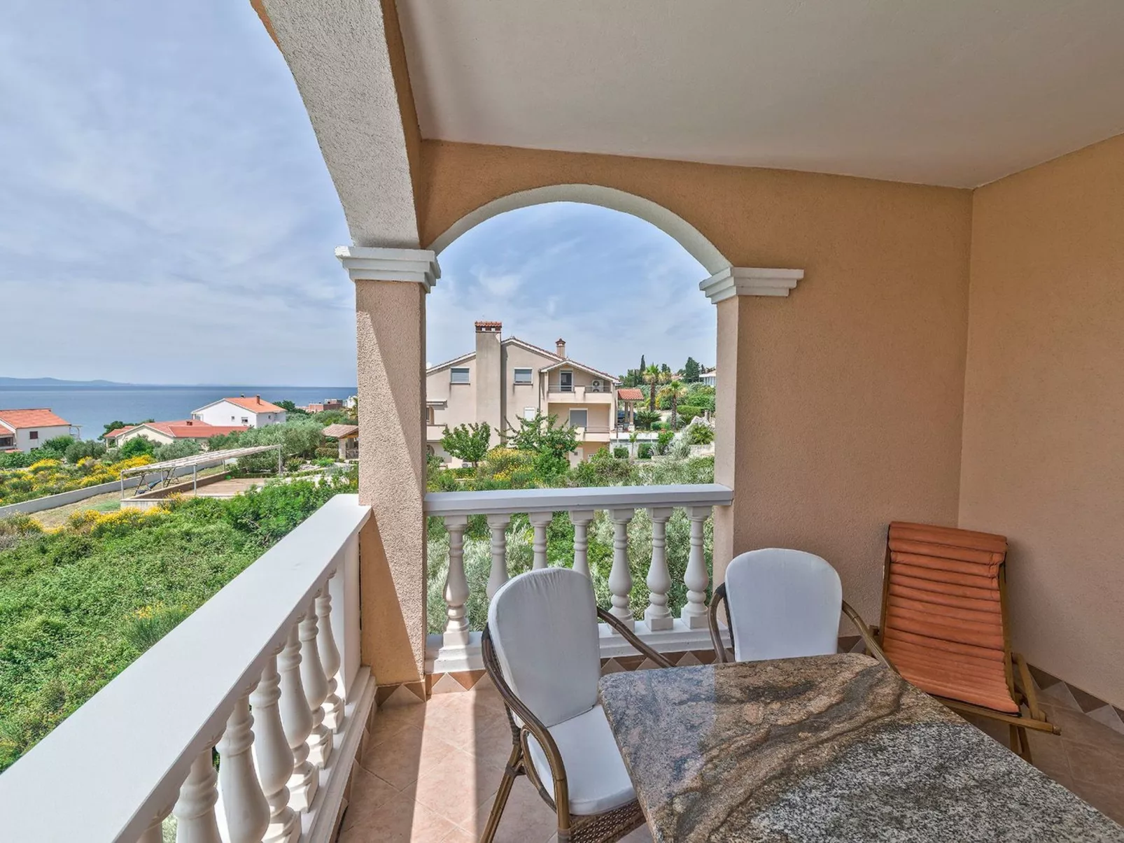 "Dantin" mit Blick auf das Wasser-Buiten