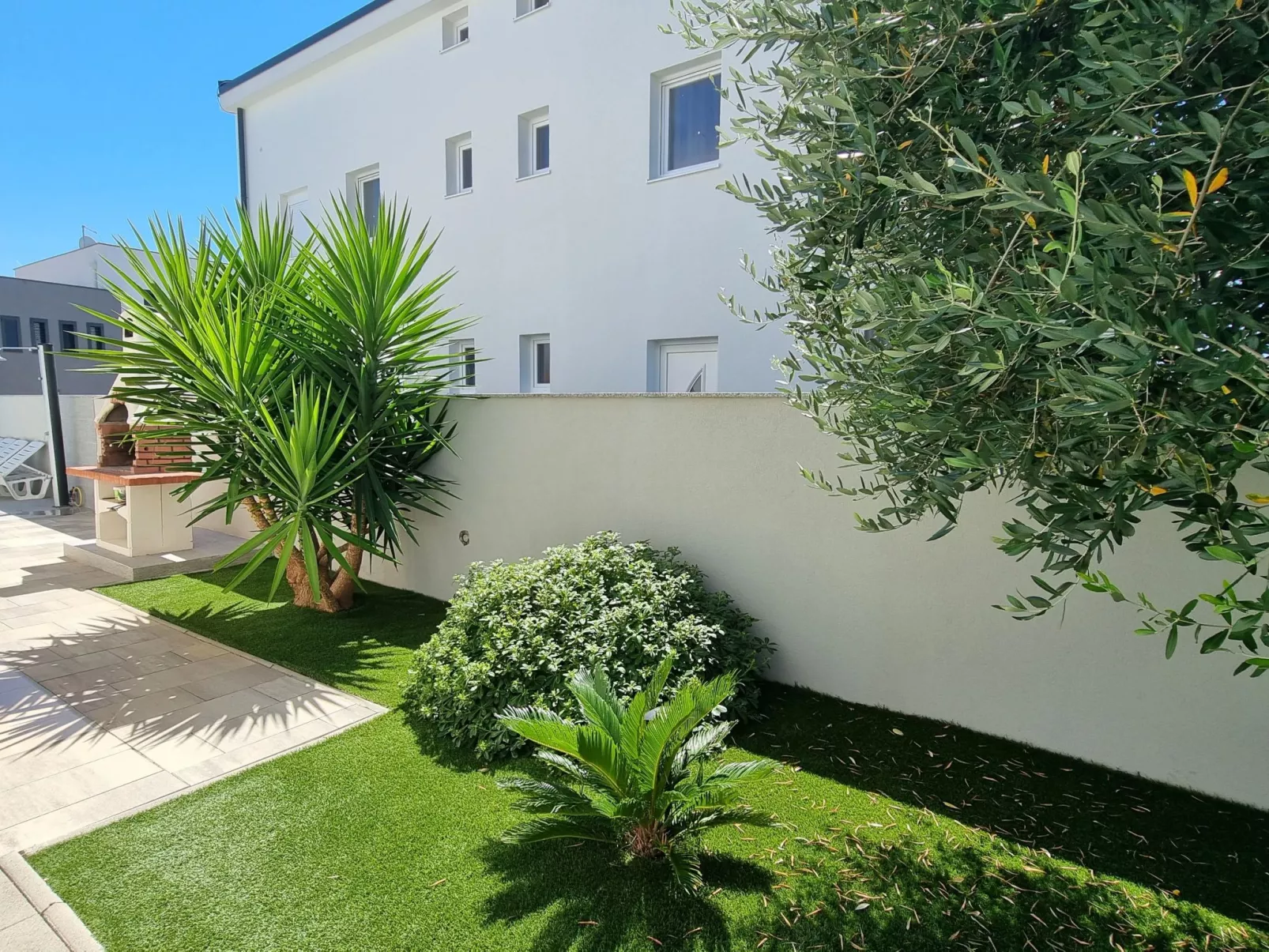 Erdgeschoss-Ferienwohnung mit Garten und Pool-Image-tags.info