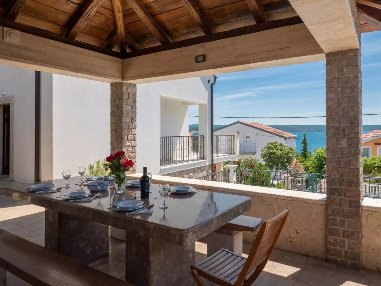 Rustikale Ferienvilla Pomalo-Buiten