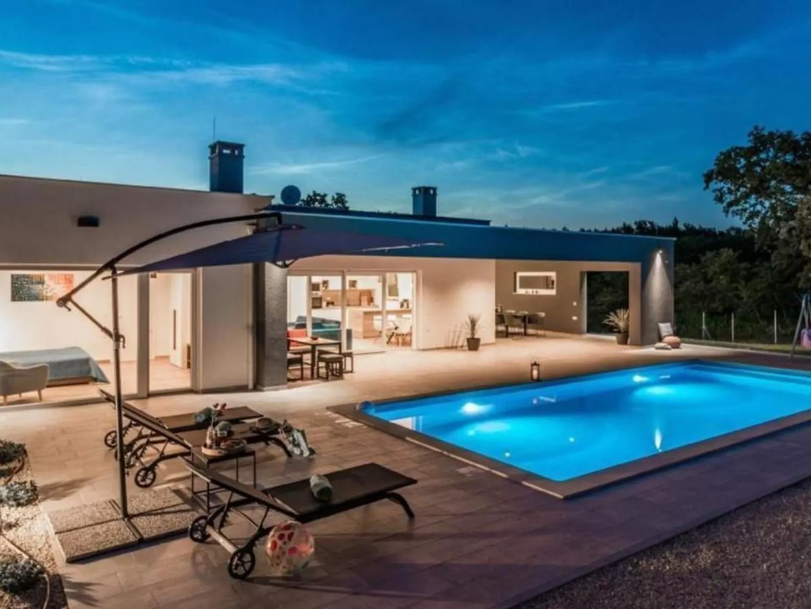 Villa Sanivaro mit beheiztem Pool und Whirlpool-Buiten