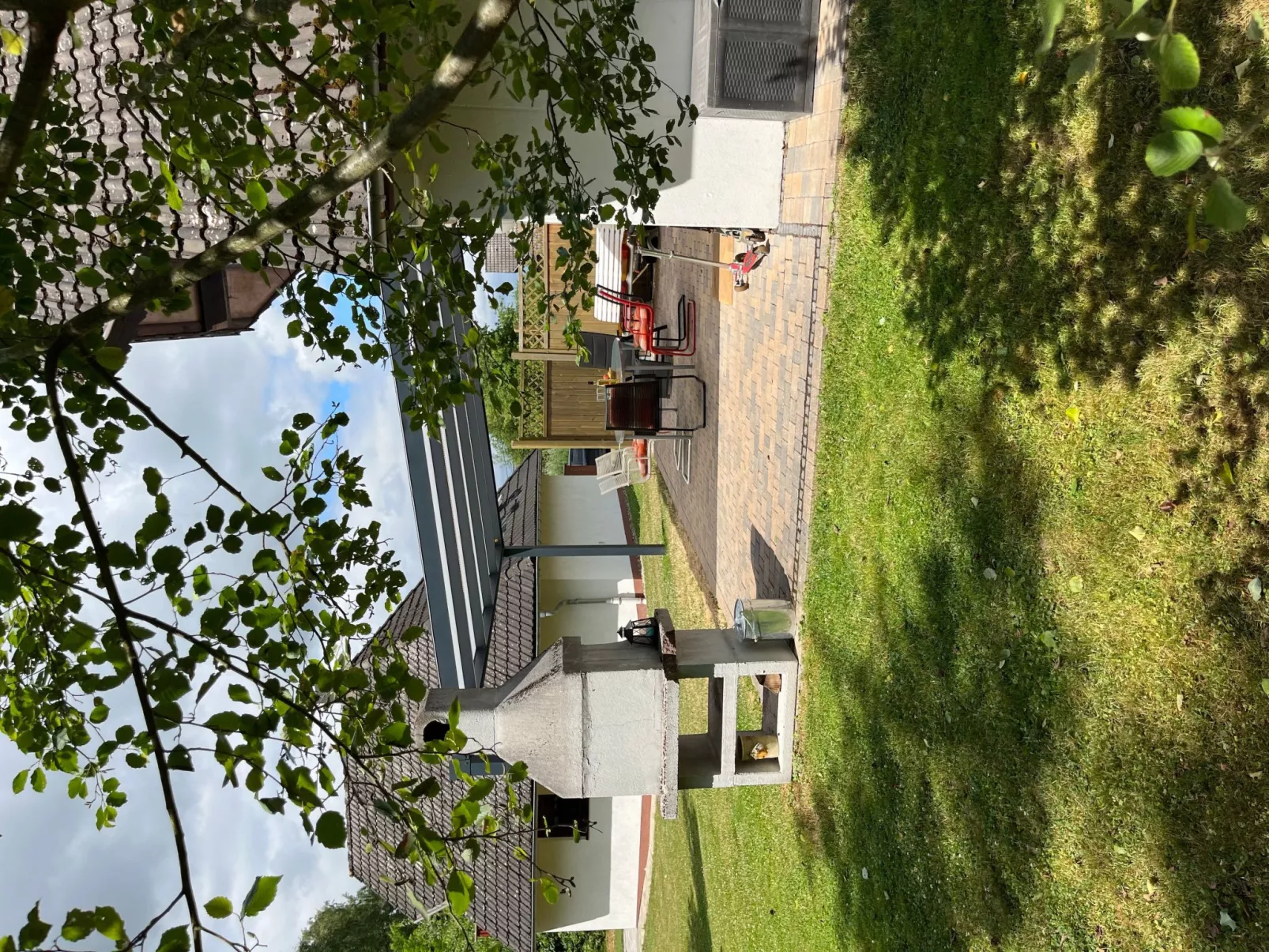 Familienfreundliches Haus mit großer Terrasse-Buiten