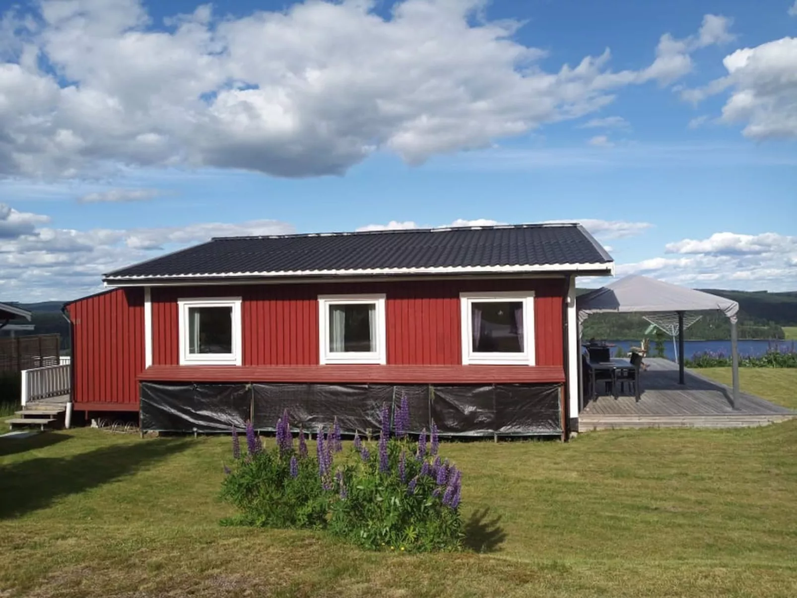 Tolles Ferienhaus in Sunne mit Großer Terrasse-Buiten