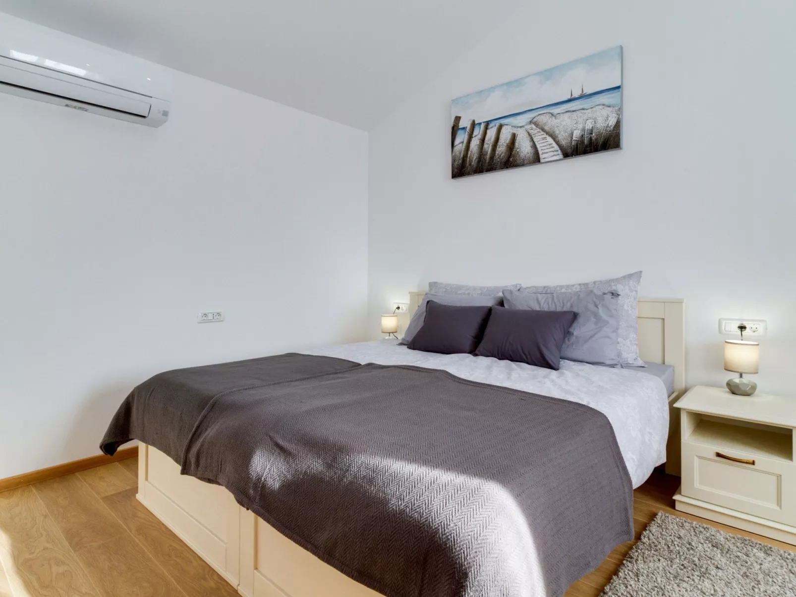 "Villa Nima" mit privatem Pool-Binnen