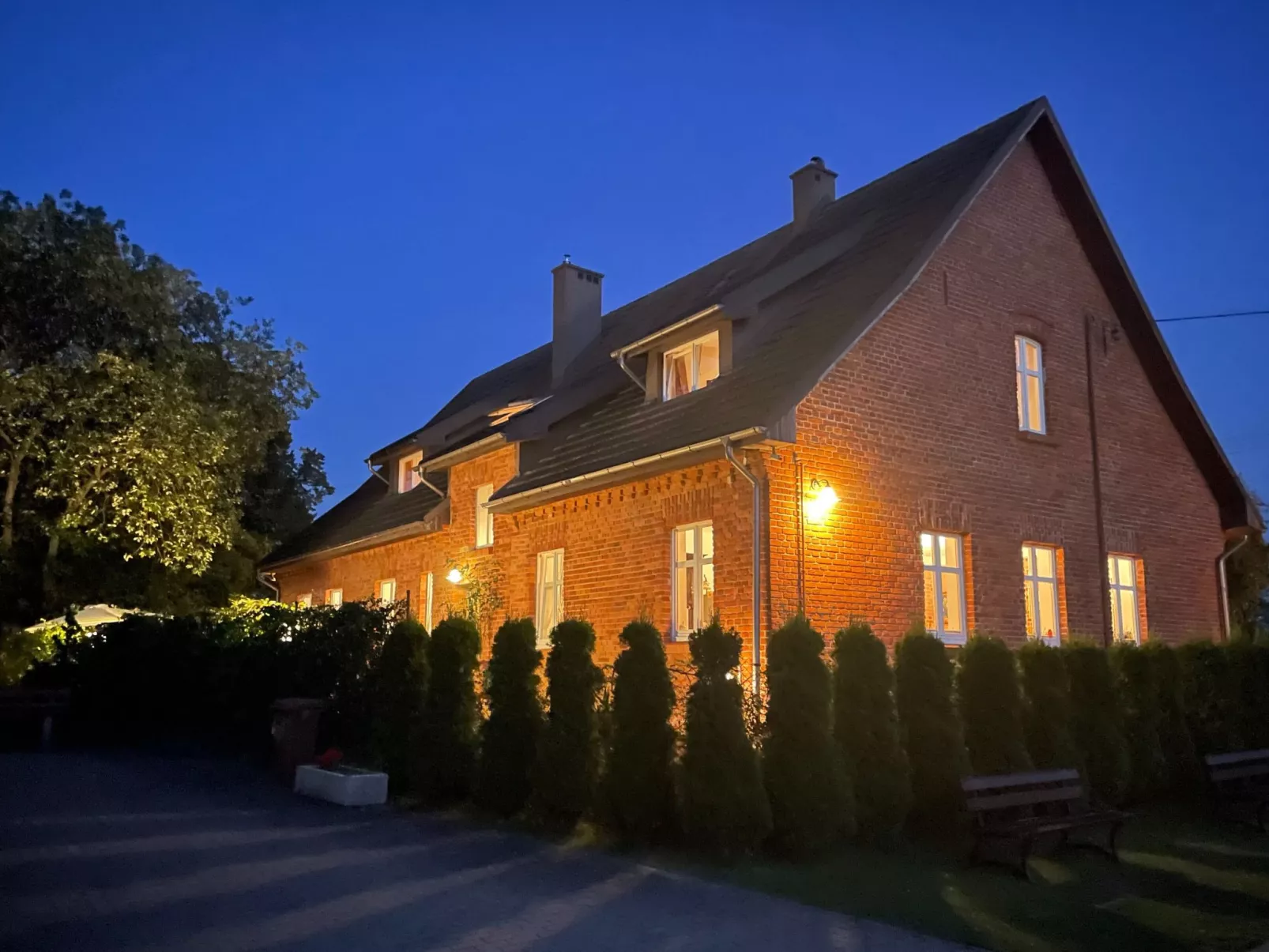 Anwesen mit Garten, Grill und Terrasse-Buiten