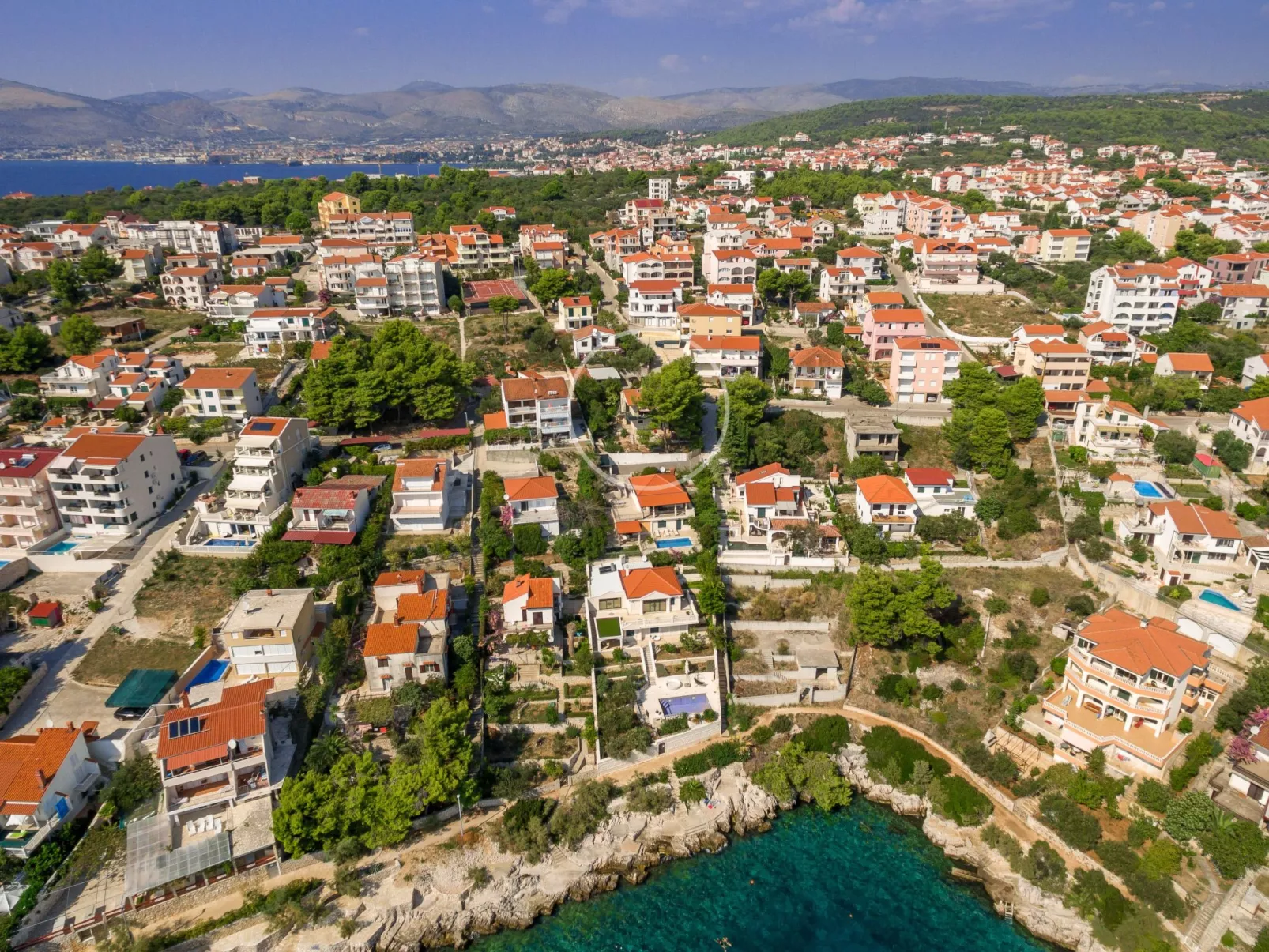 "Barbara" mit Blick auf das Wasser - Buiten