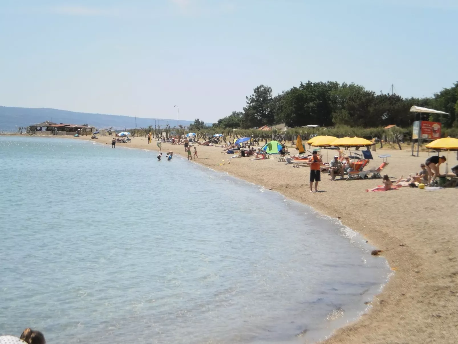 Moderne Ferienwohnung in Omiš mit Terrasse und Garten-Buiten