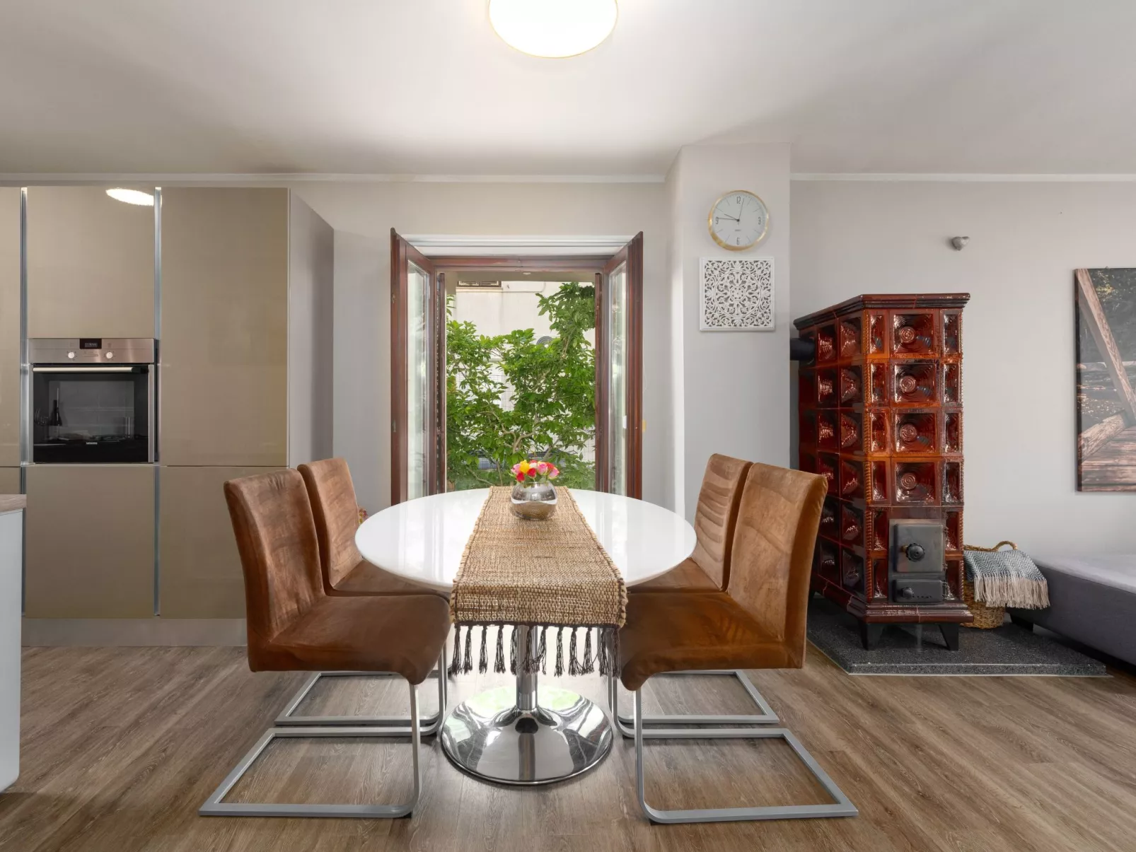 Carla-Image-tags.info