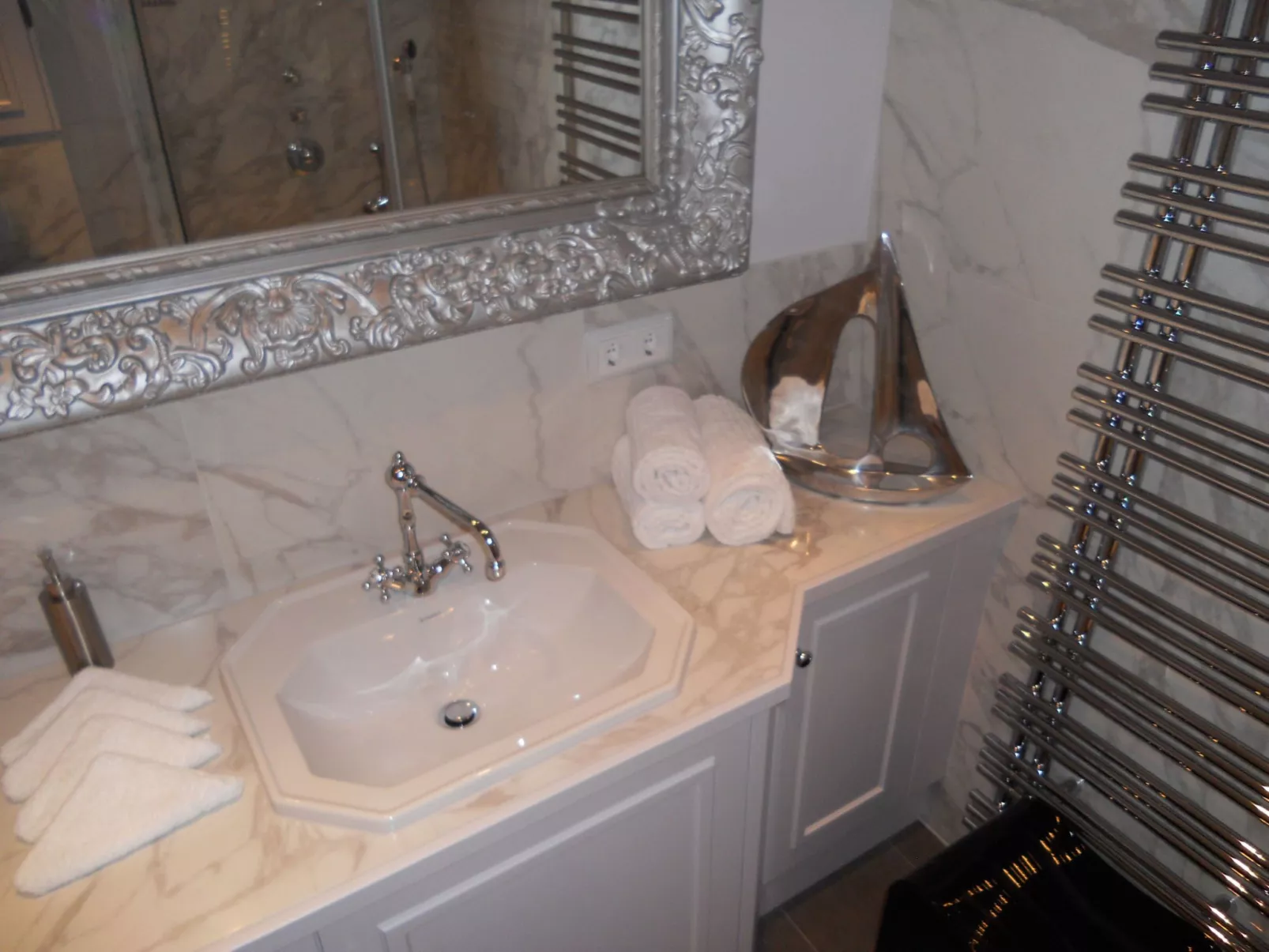 Wünderschöner Hausteil mit Garten-Binnen