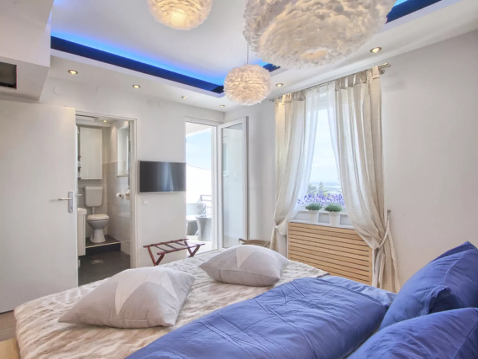 Stylisches Haus mit Dachterrasse, Bar und Hot Tub-Image-tags.info