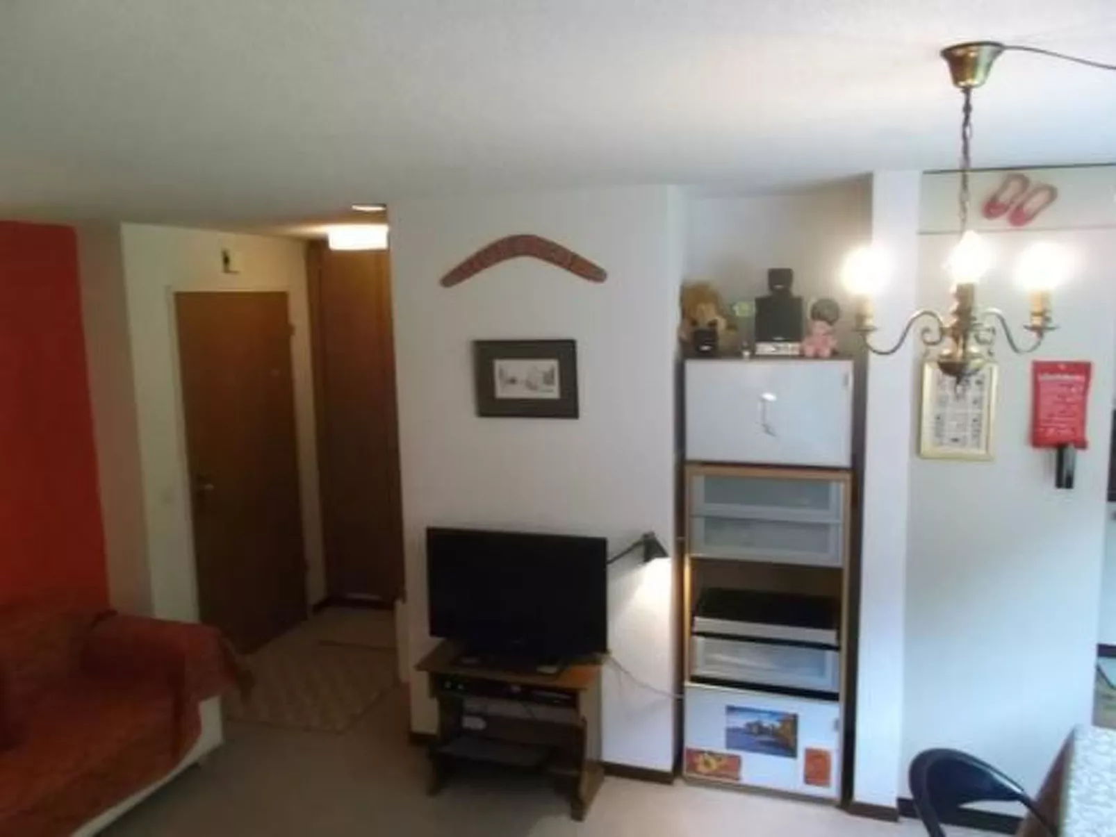 Gegenüber den Staubbach Wasserfällen-Binnen