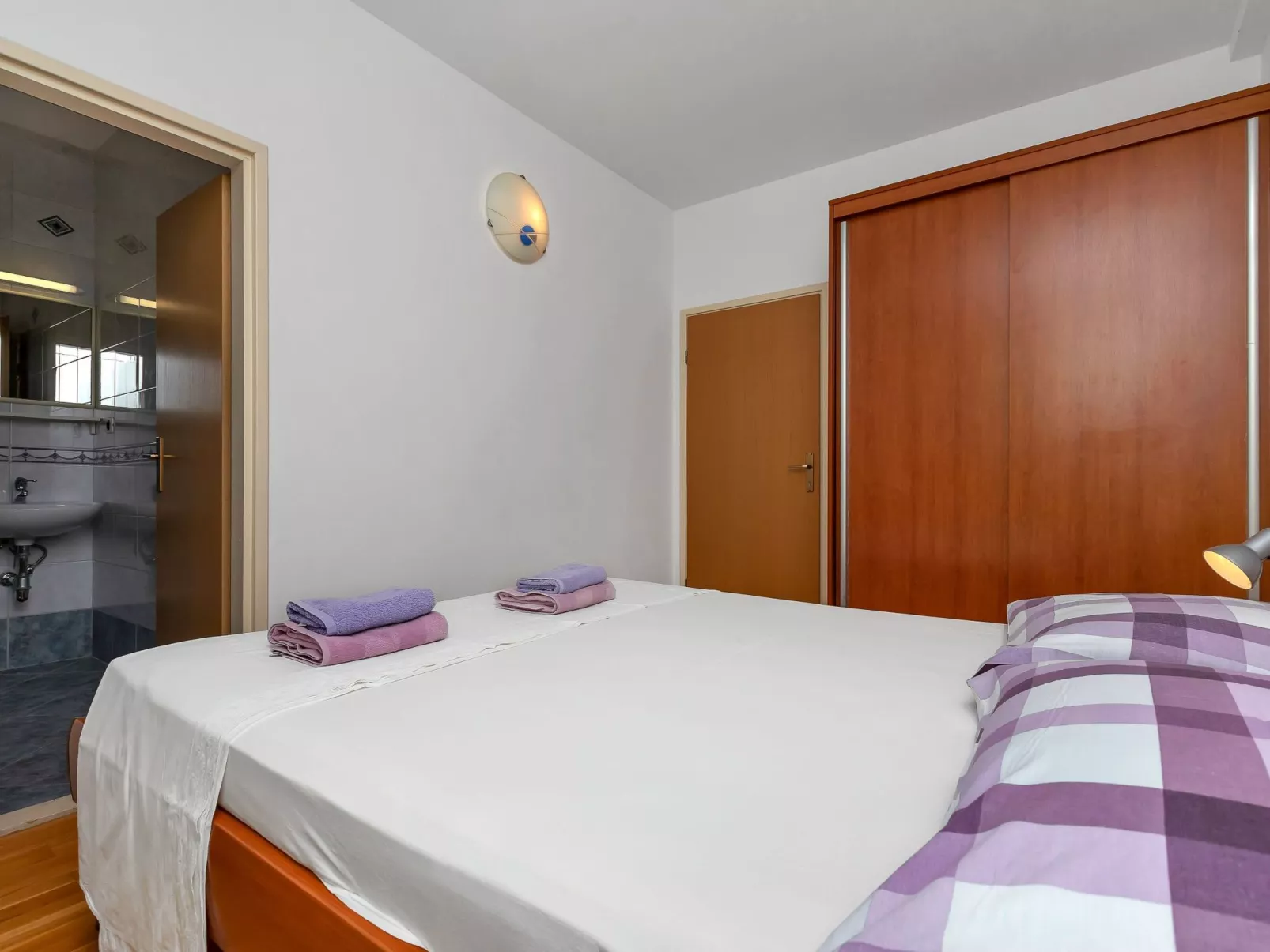 ★4Schlafzimmer★Freies Parken★GroßerBalkon★Apt Bugenvilija-Binnen