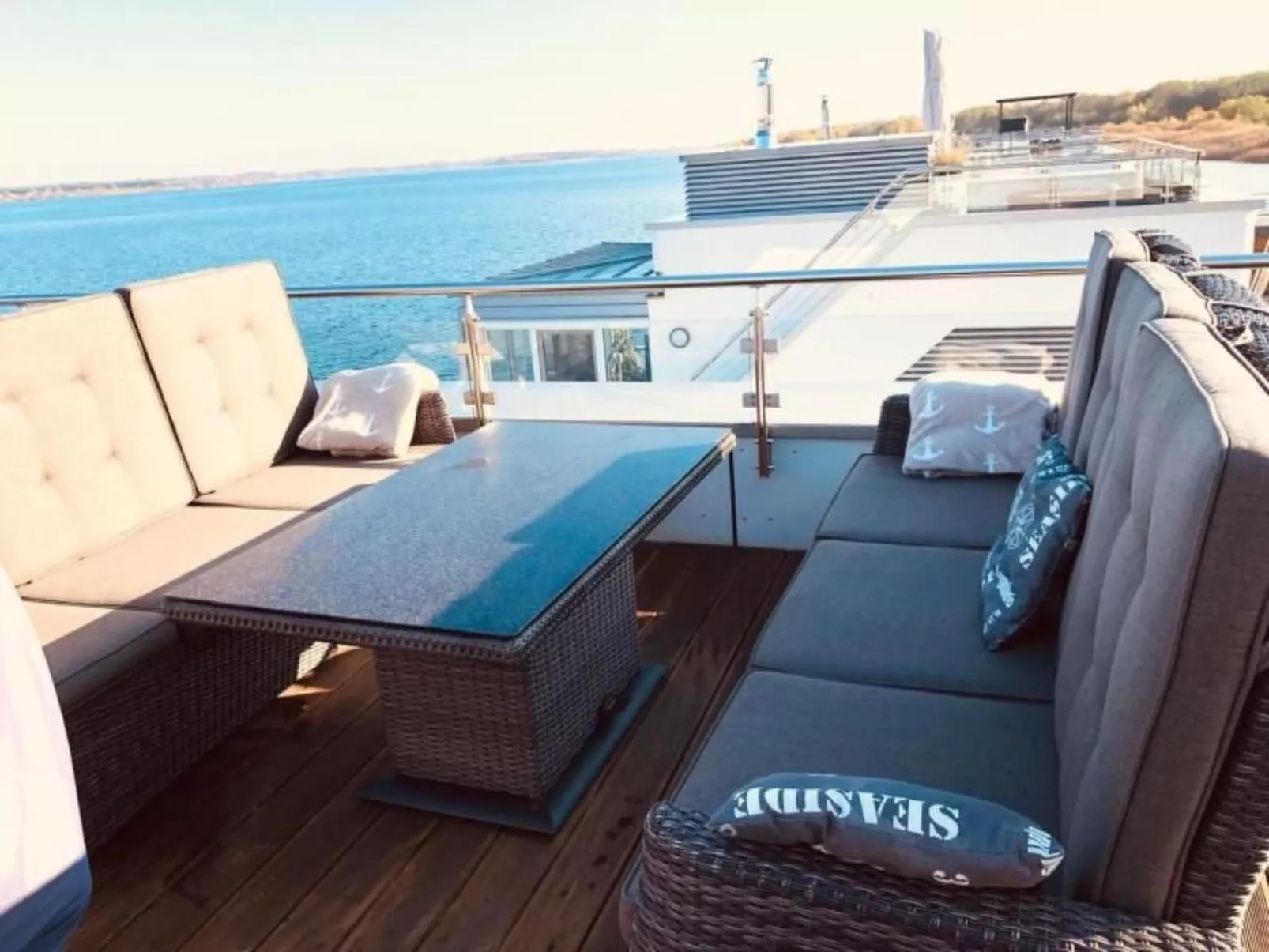 Schwimmendes Haus Elandi