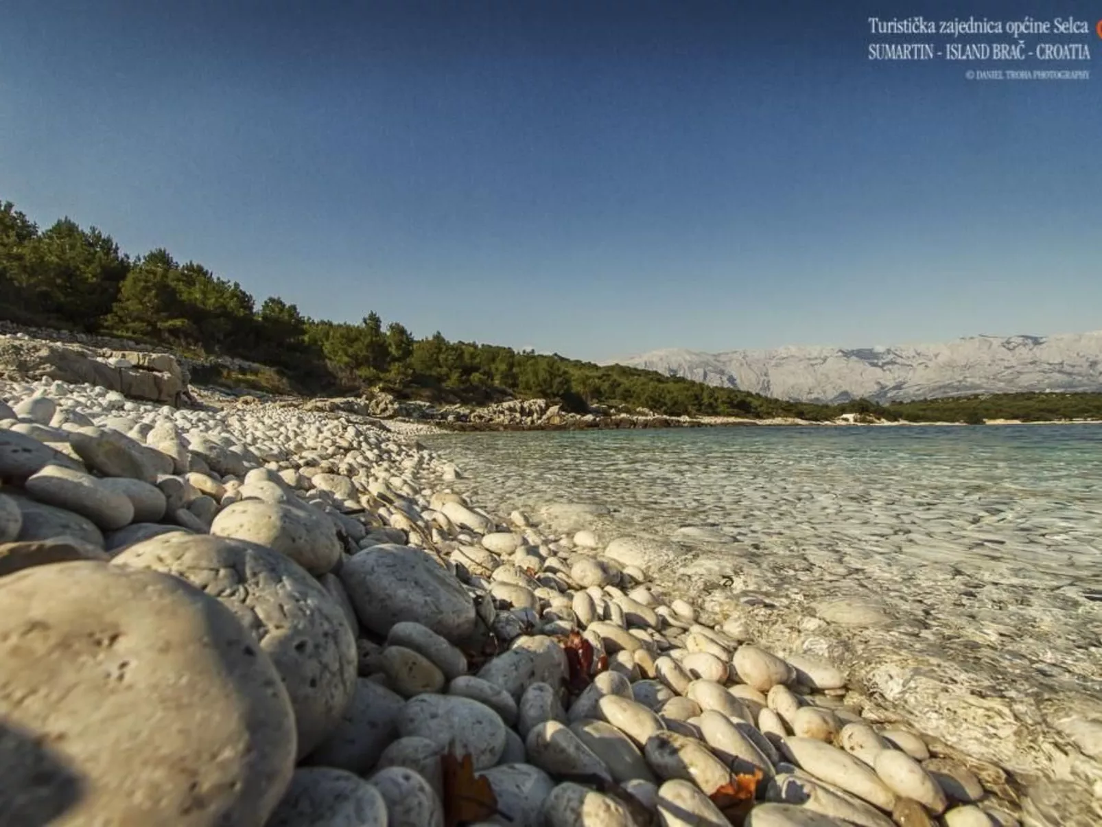 Gesamtes Ferienhaus in Sumartin mit Privatem Pool-Buiten